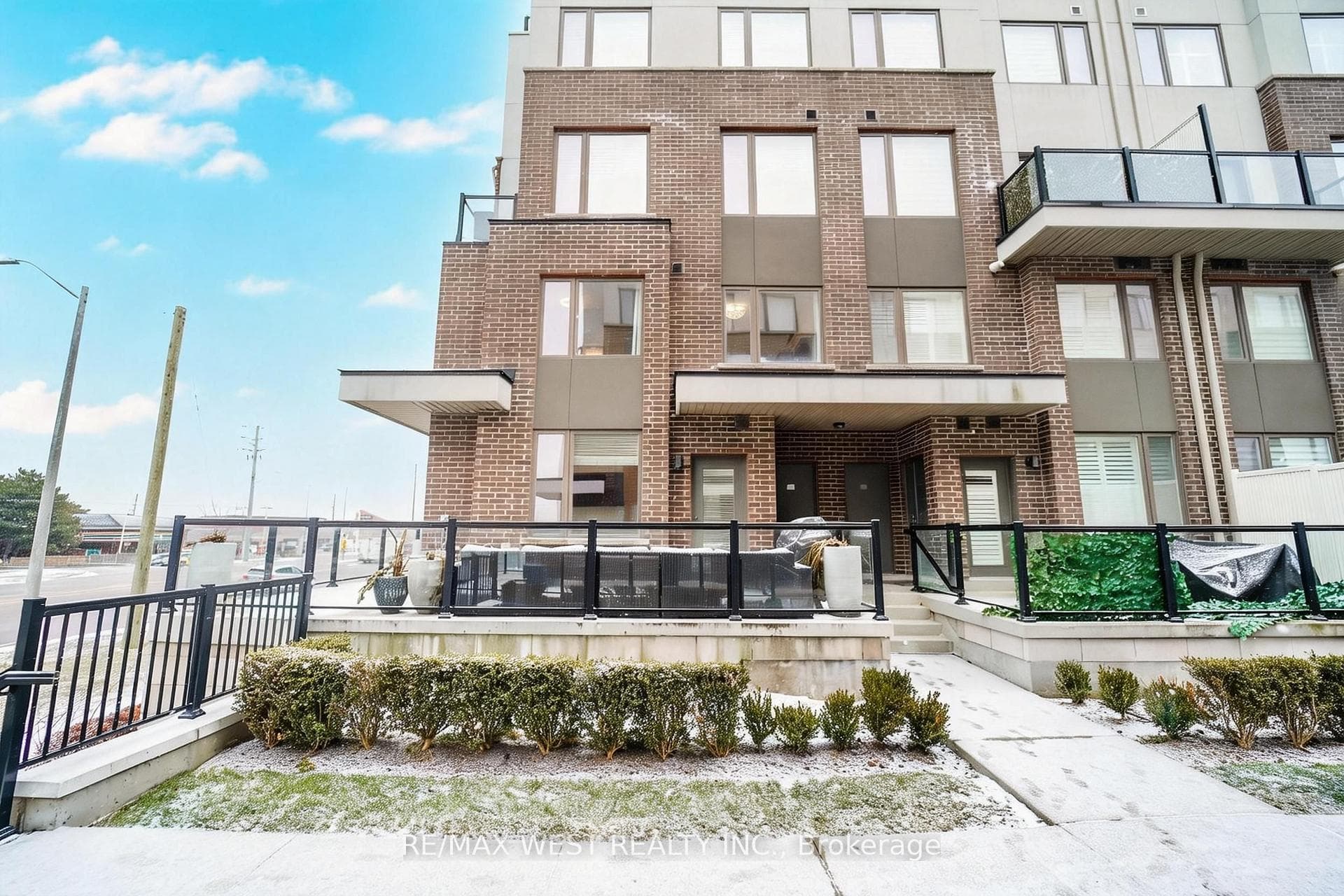 1460 Whites Road N 211, Pickering, ON L1V 0E8