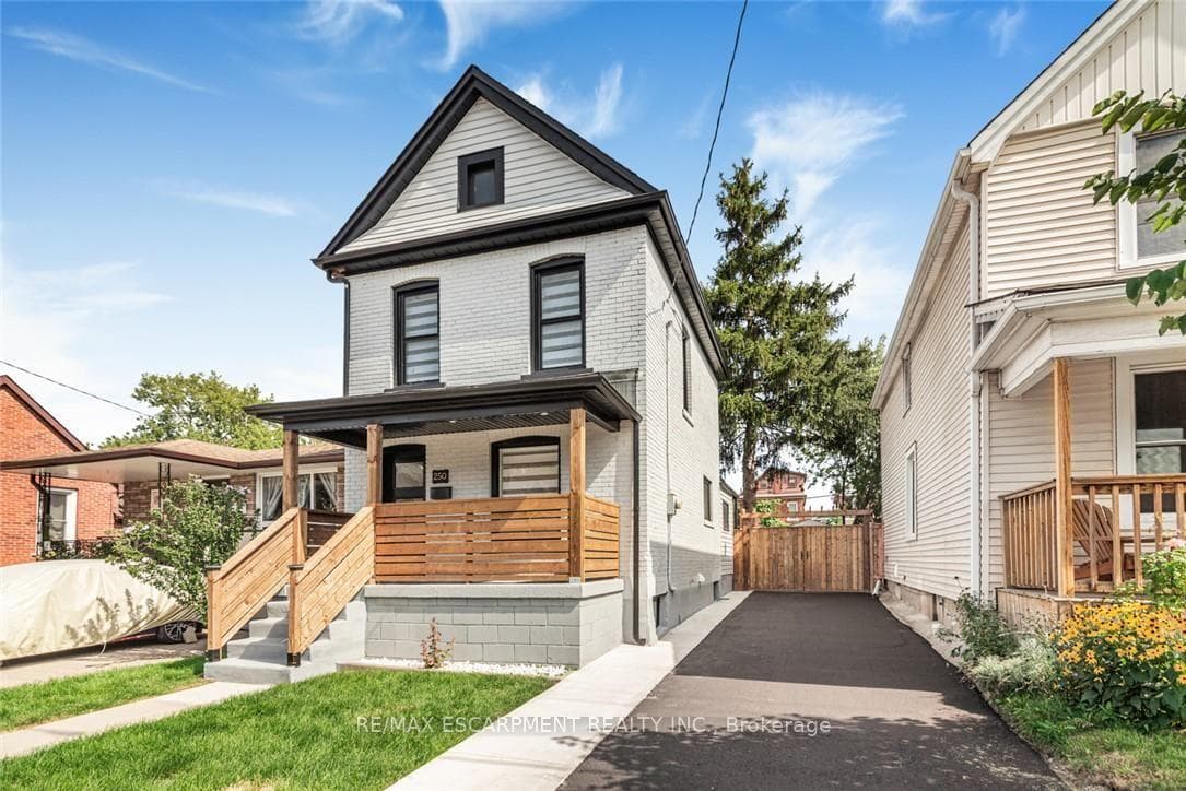 250 Rosslyn Avenue N, Hamilton, ON L8L 7R1