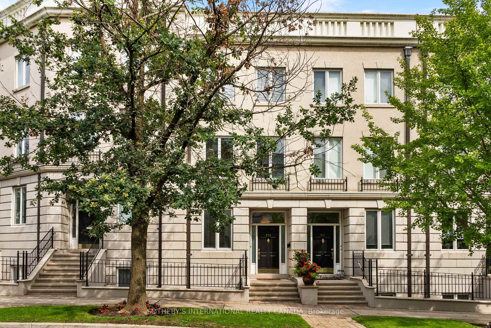 213 Walmer Road, Toronto, ON M5R 3P7