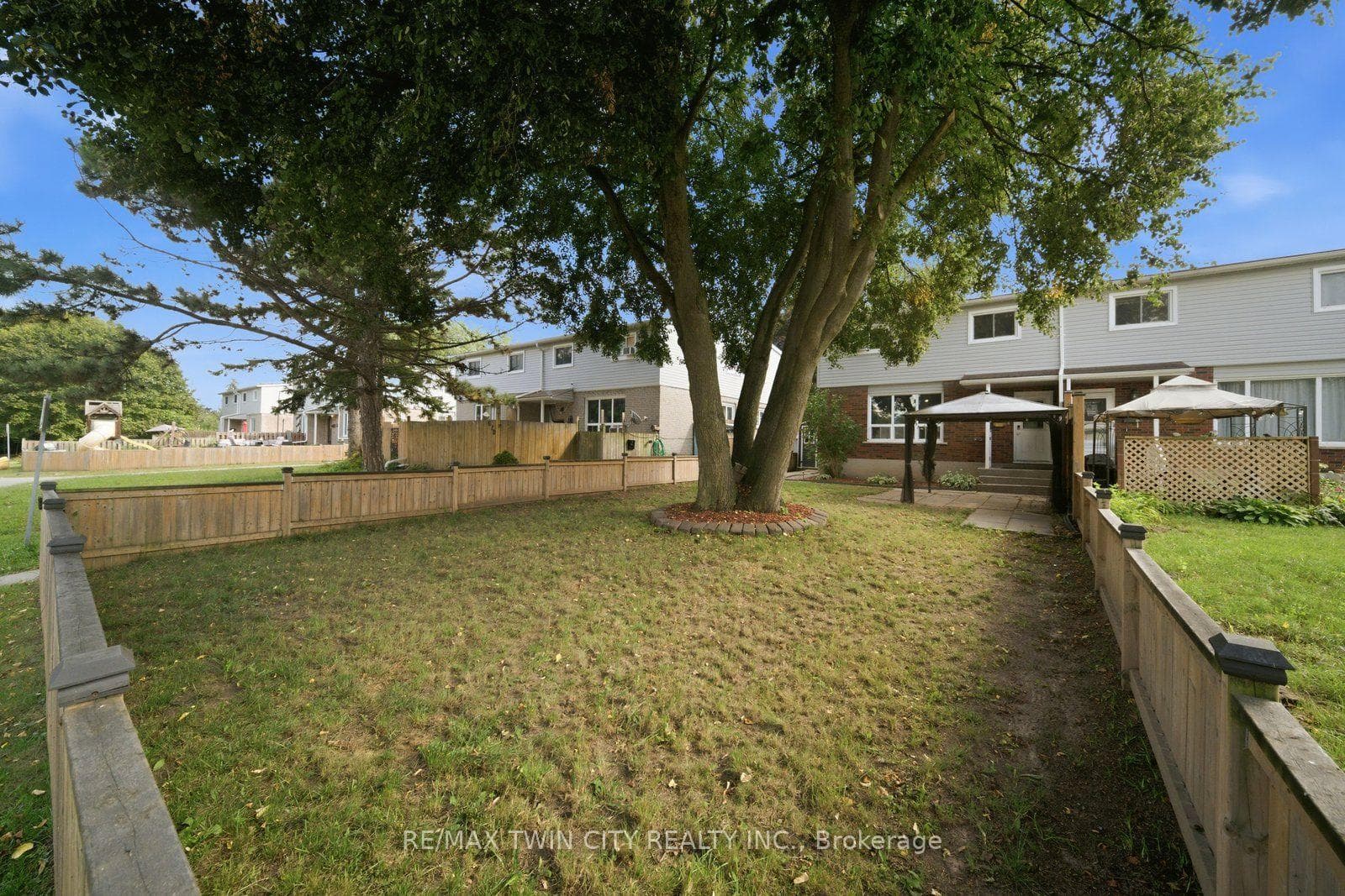 7- 63 Metcalife, Unit C Metcalfe Crescent, Vaughan, ON N3R 2L7