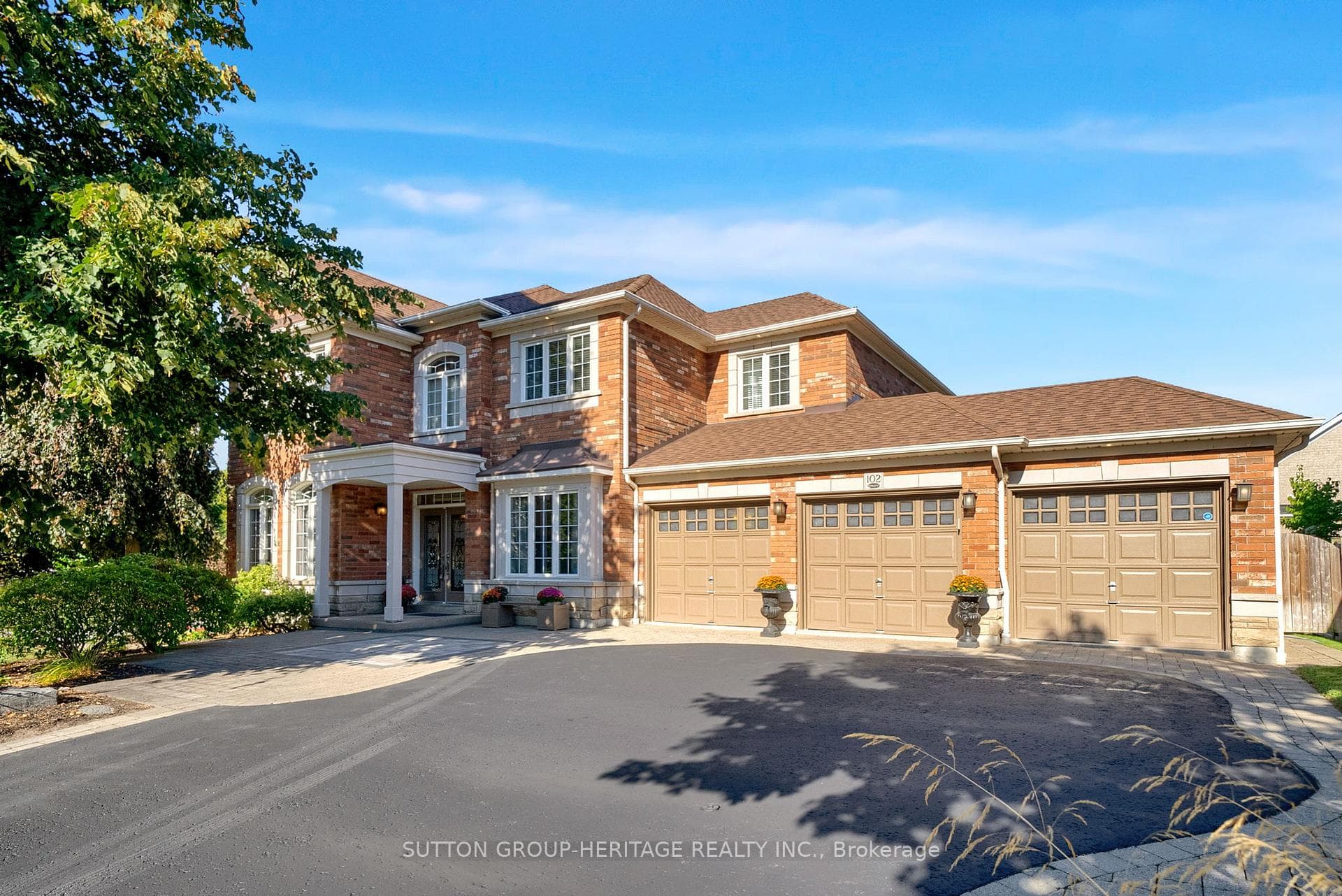 102 Kennett Drive, Whitby, ON L1P 1L5