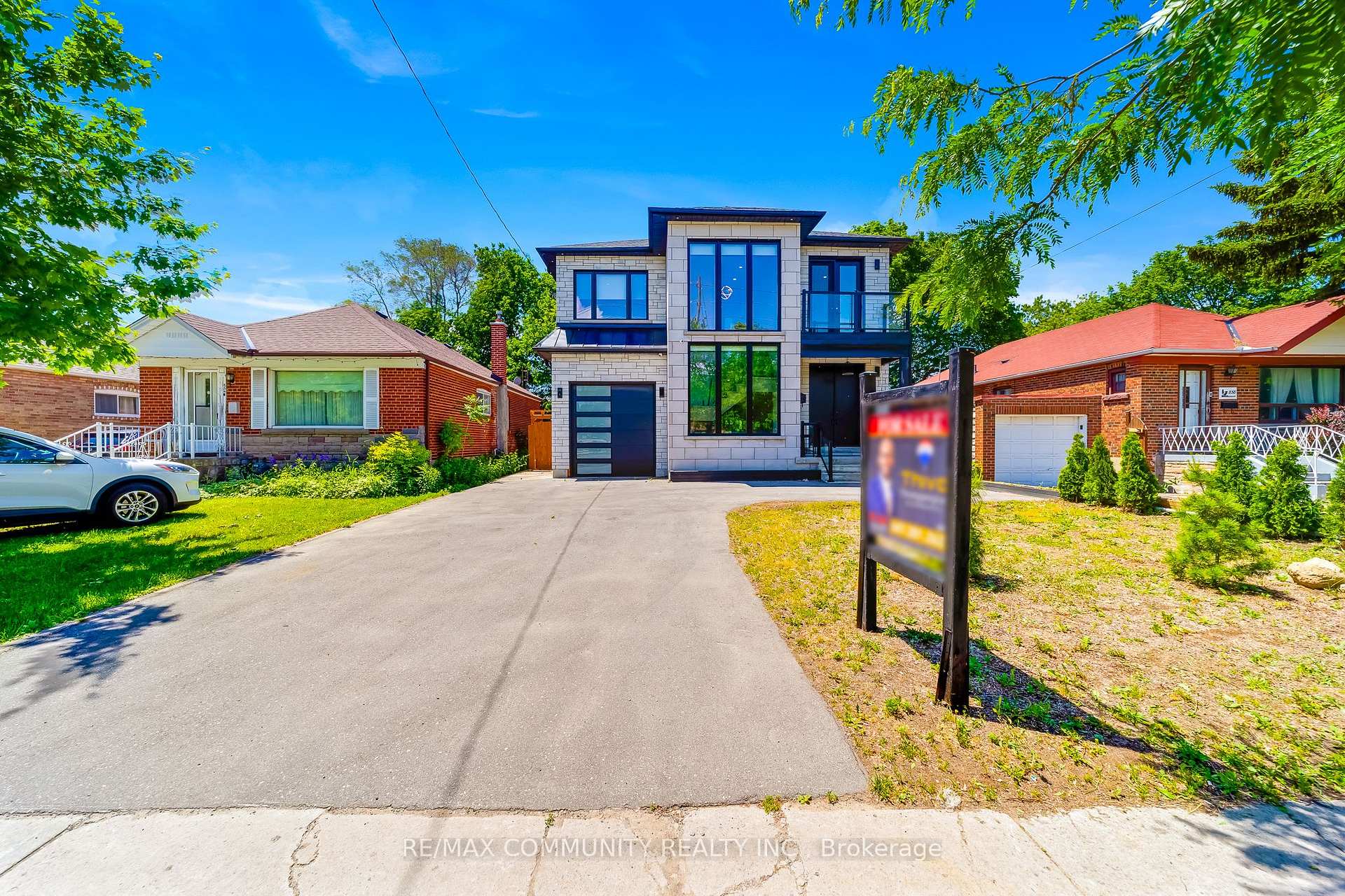 856 Kennedy Road, Toronto, ON M1K 2E7