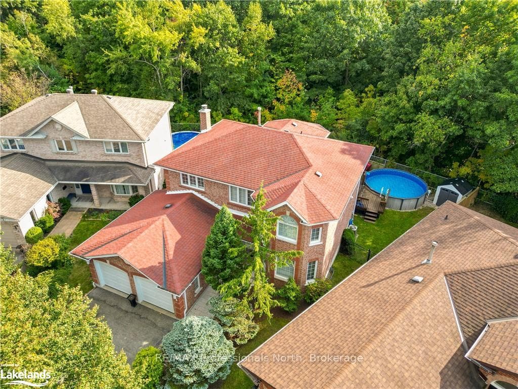 5 McCutcheon Court, Barrie, ON L4N 7C6