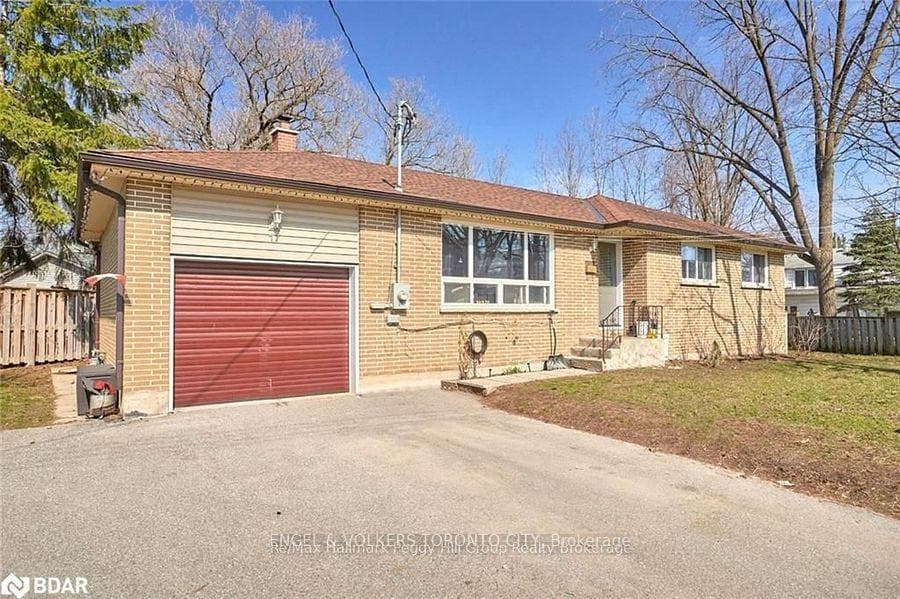 17 Centre Street B, Barrie, ON L4N 3L3