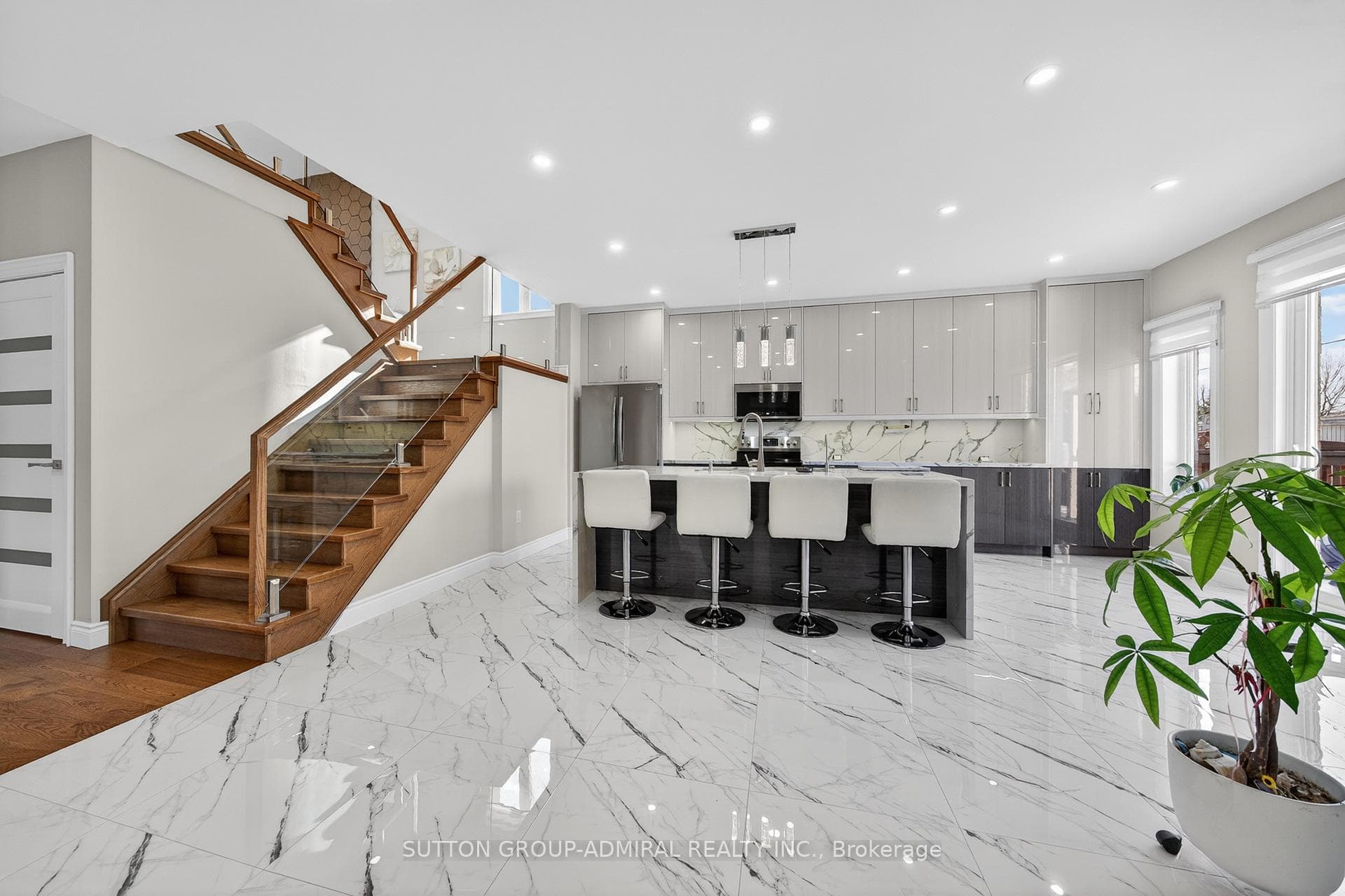 62 Prince George Crescent, Barrie, ON L4N 0K9