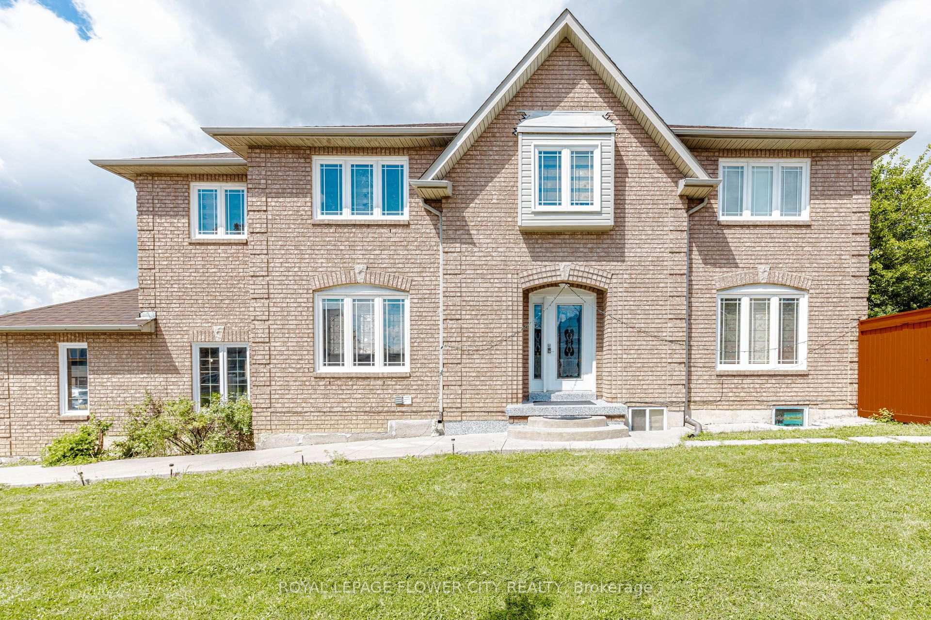 14 Canarvan Court, Brampton, ON L6Y 4X5