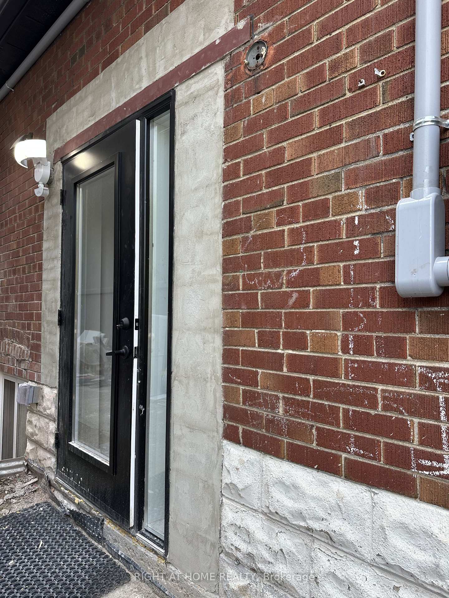 16 Glenside Avenue, Toronto, ON M4L 2T5