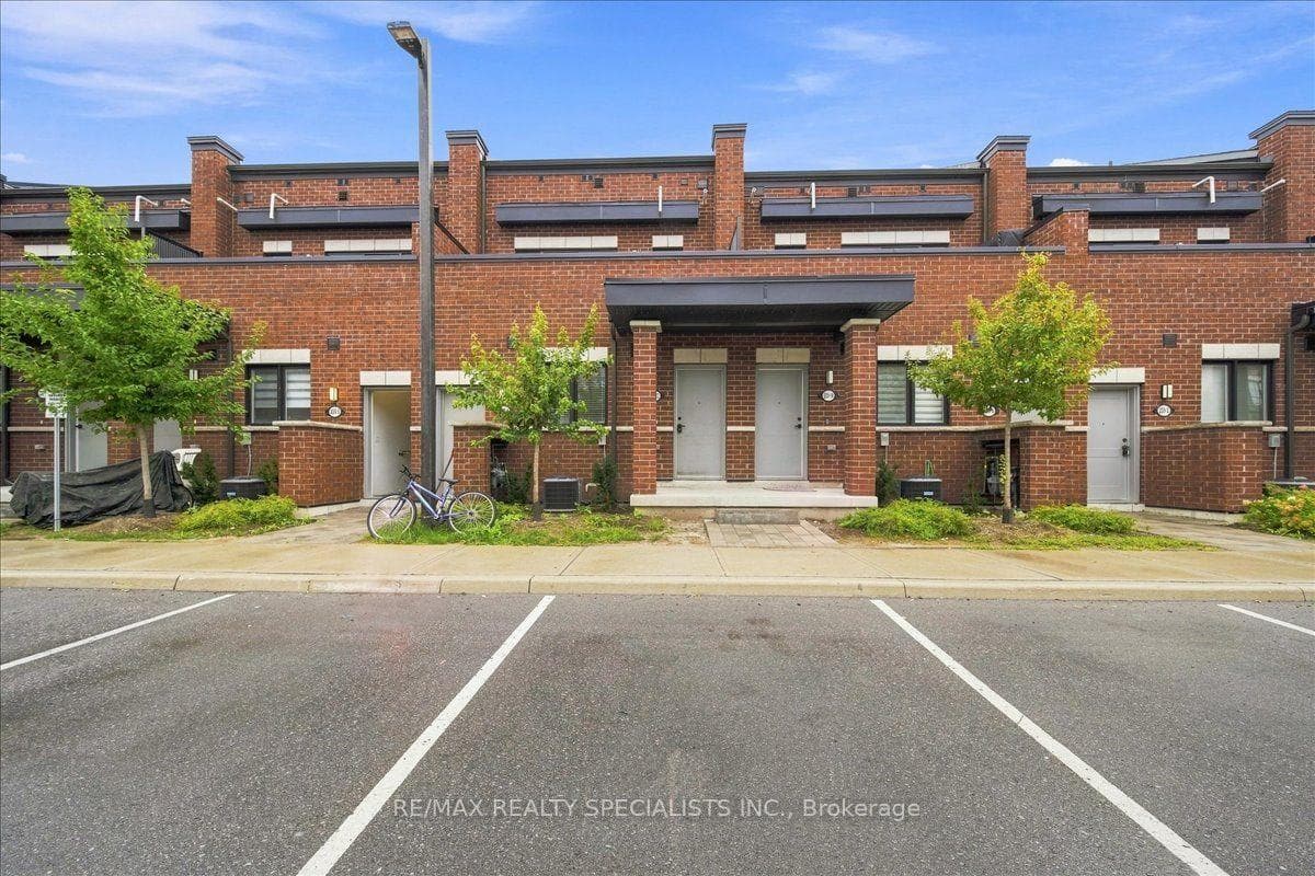 220 Dissette Street 13, Bradford West Gwillimbury, ON L3Z 4M2
