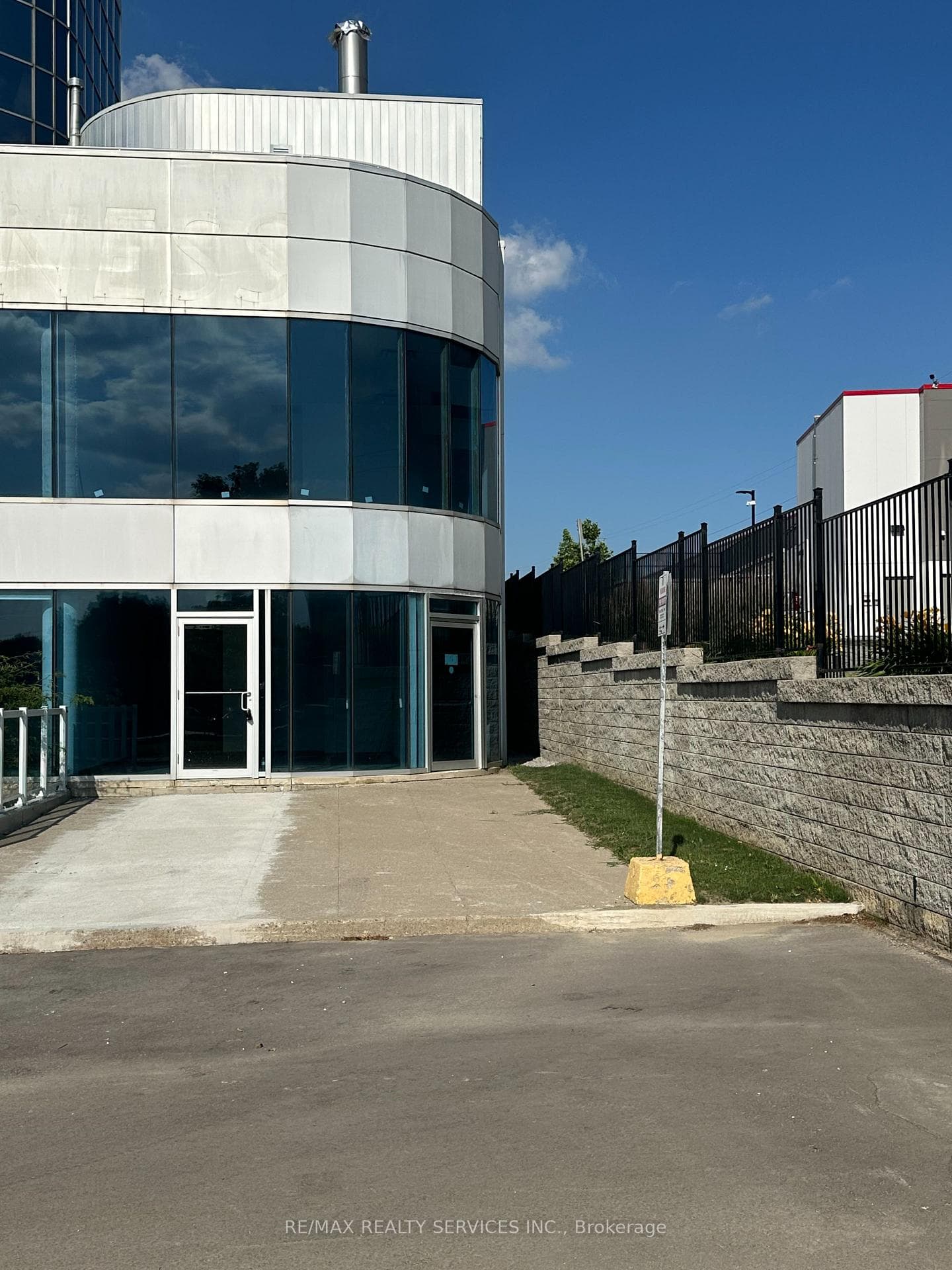 105 Gordon Baker Road 104, Toronto, ON M2H 3P8