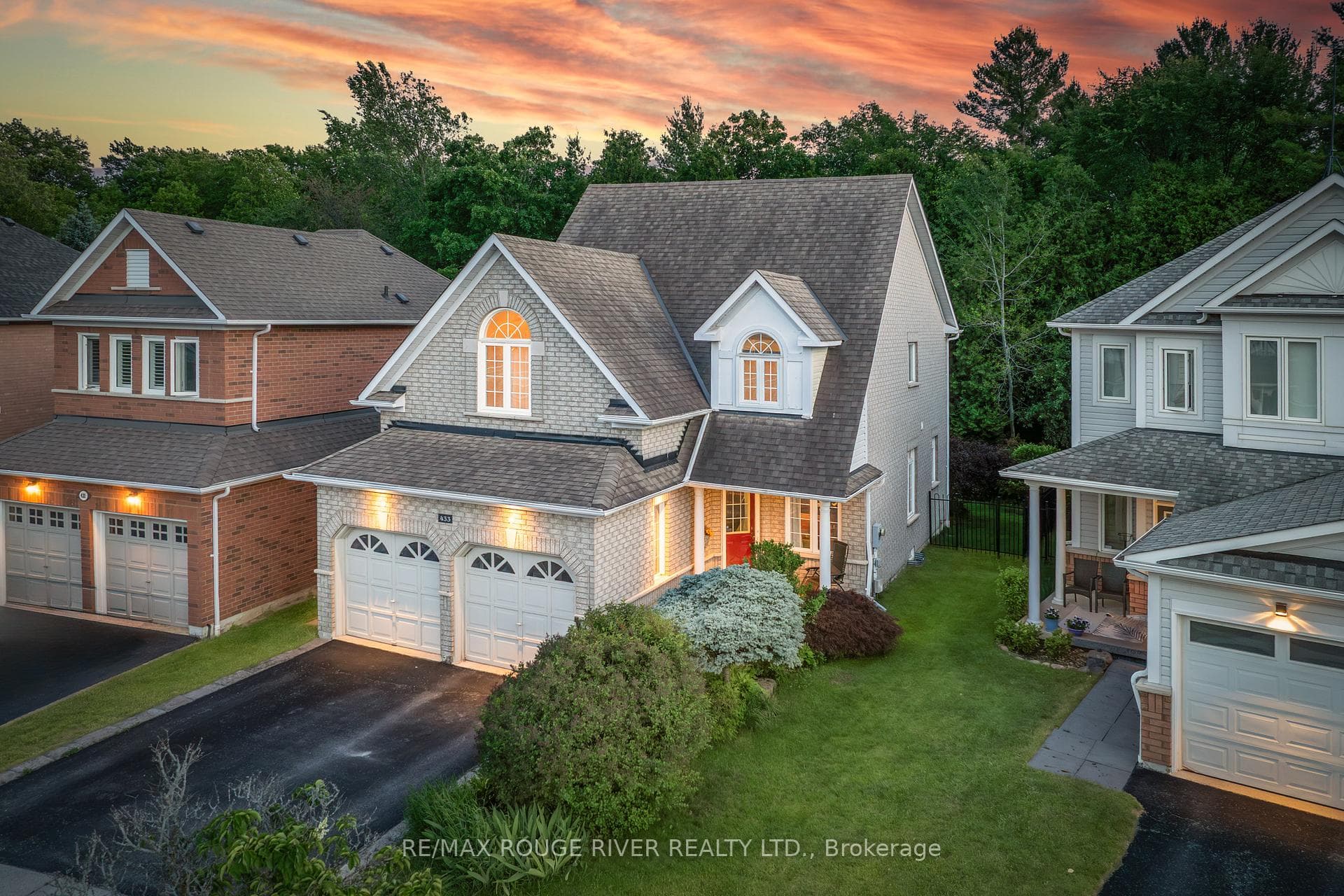 433 Woodsmere Crescent, Pickering, ON L1V 7A4