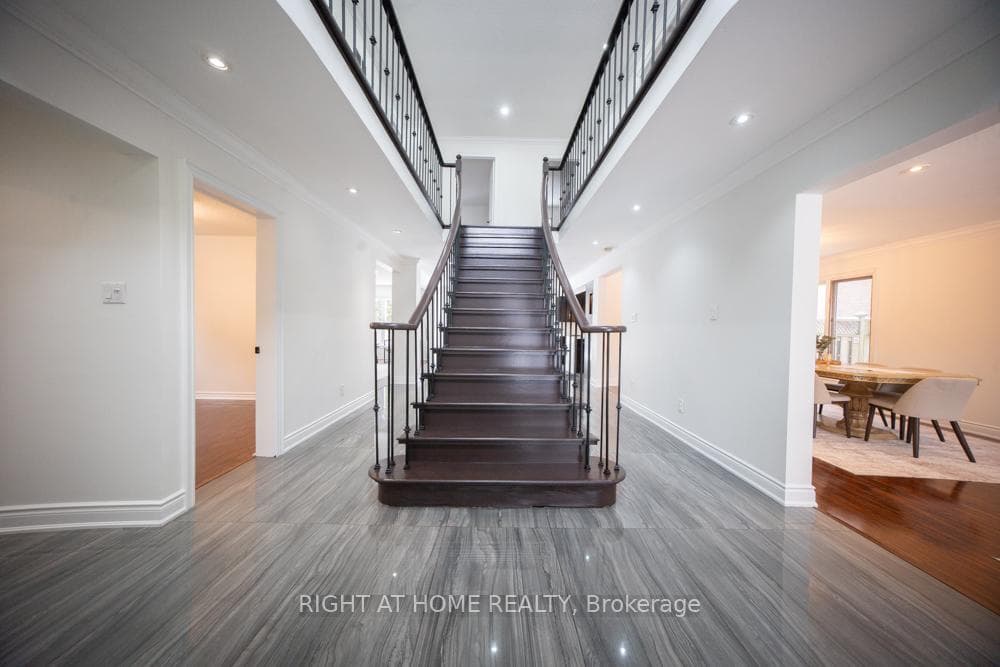 2088 Perran Drive, Mississauga, ON L5K 2R4