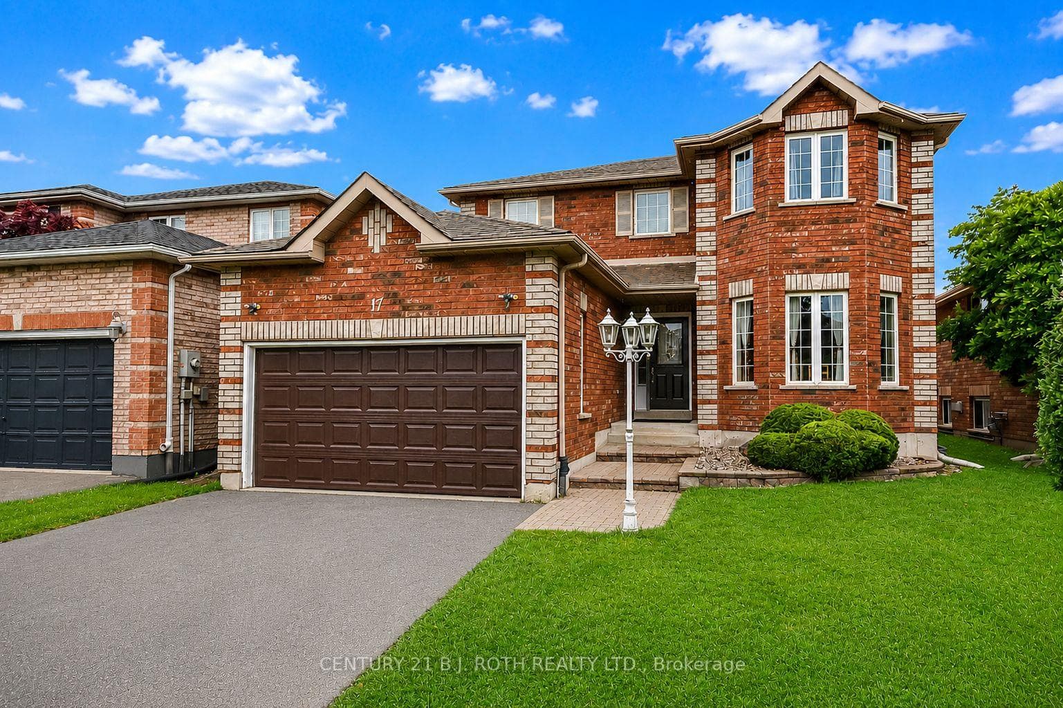 17 CROMPTON Drive, Barrie, ON L4M 6N1