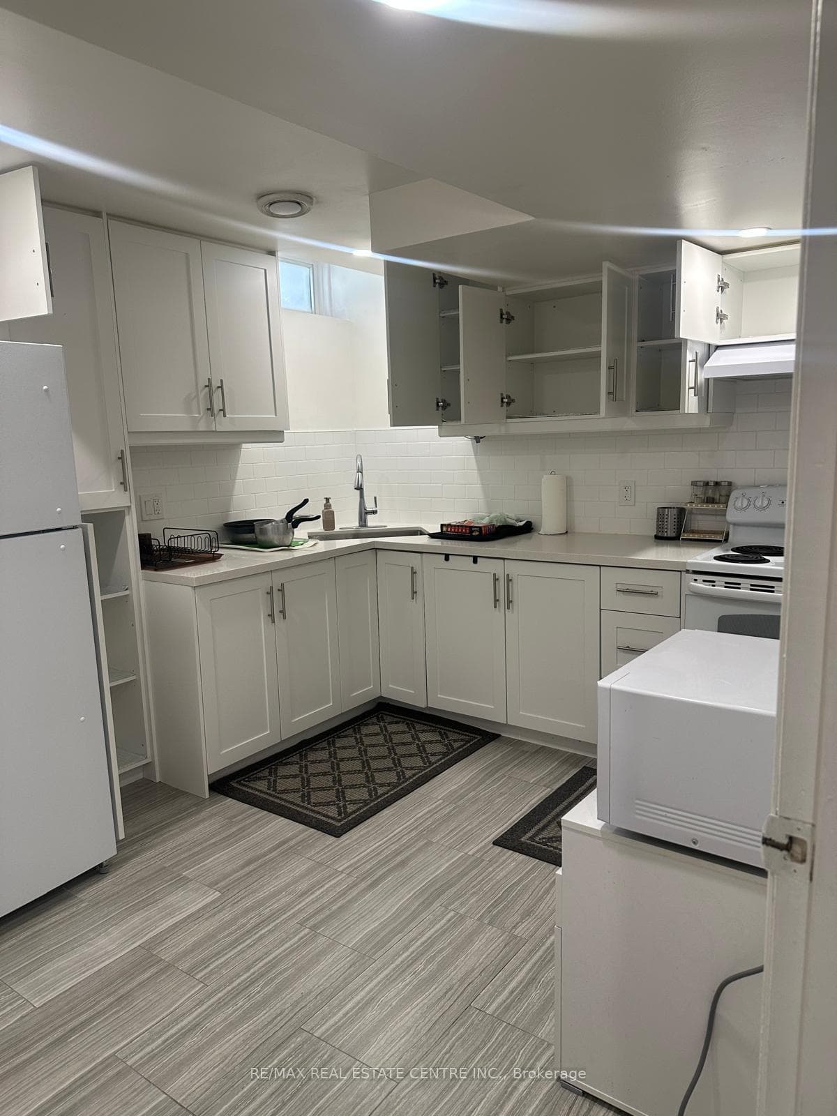 354 OJIBWAY Trail Basement, Mississauga, ON L4Z 3A2