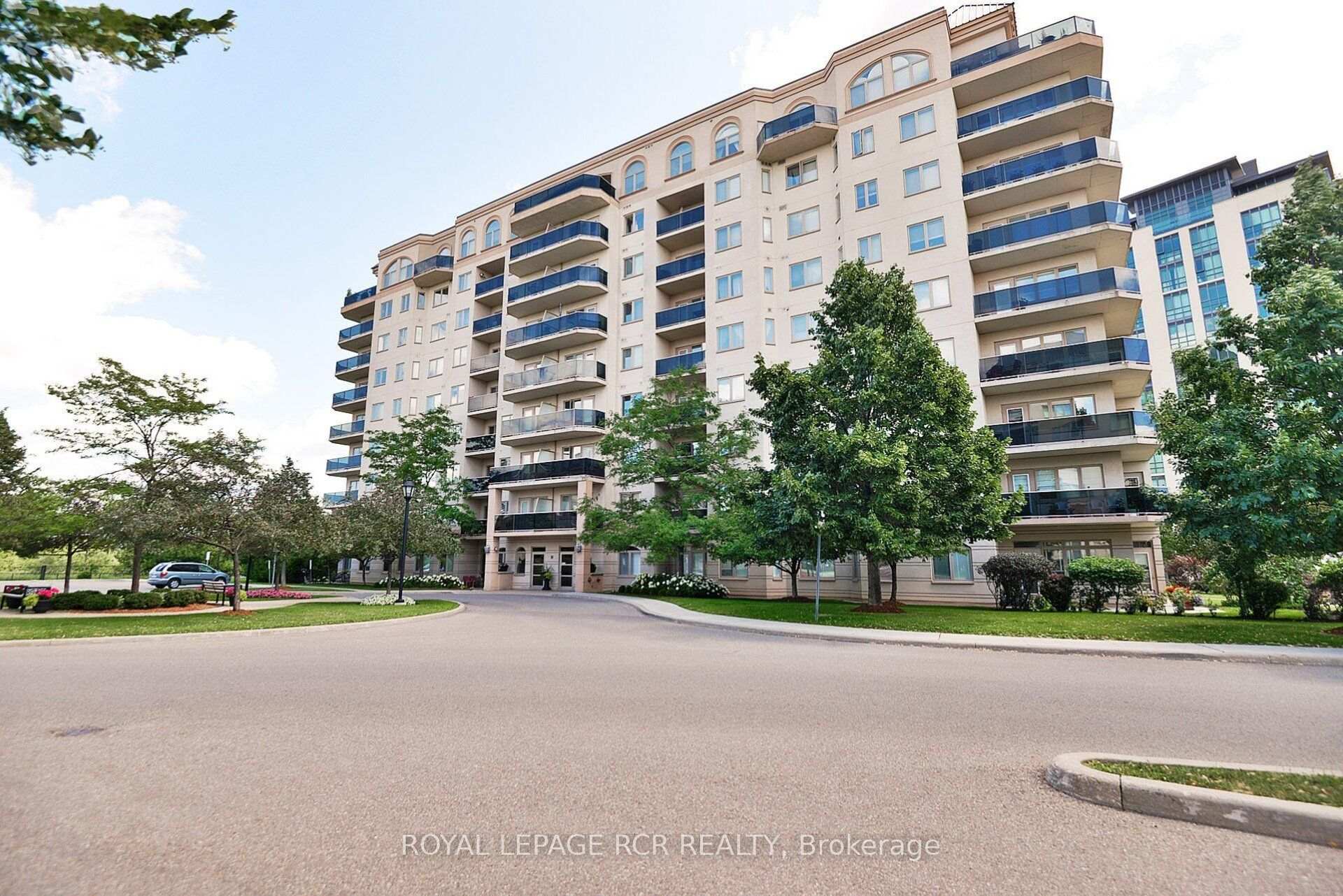 10 S Dayspring Circle S 304, Brampton, ON L6P 1B9