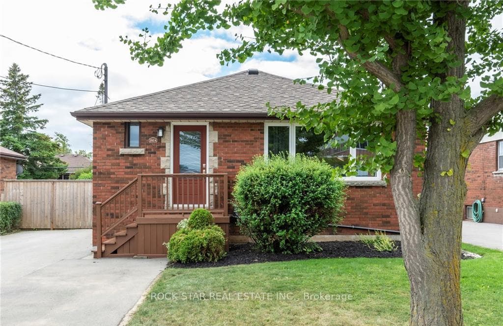 292 South Bend Road E, Hamilton, ON L9A 2C5
