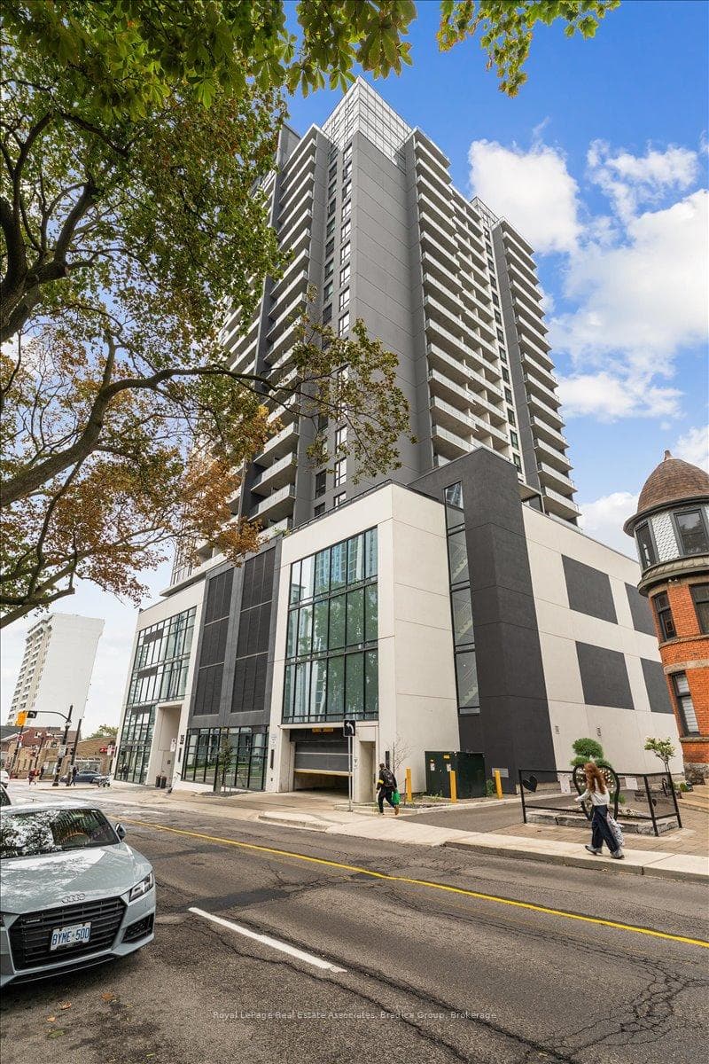 15 Queen Street S 1111, Hamilton, ON L8P 0C6