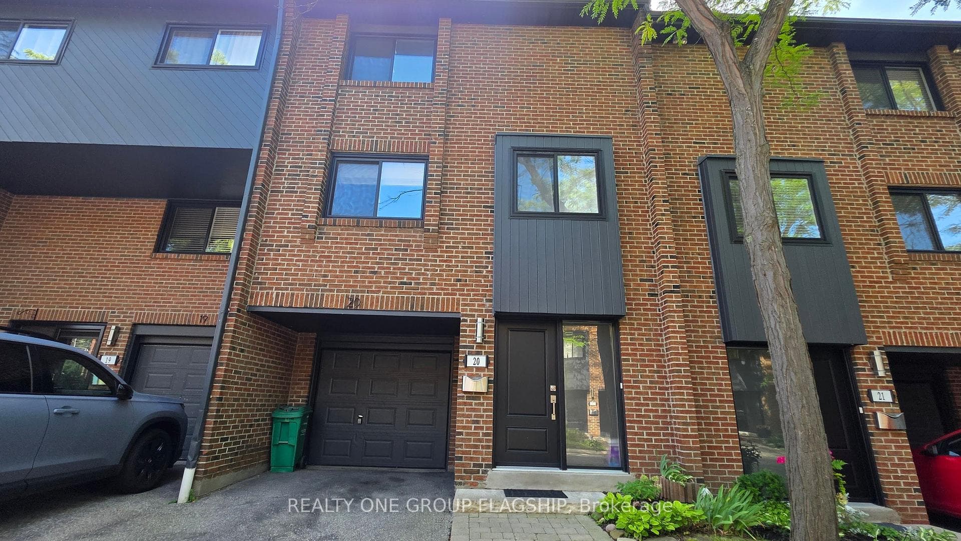 20 Mineola Road E 20, Mississauga, ON L5G 4N9