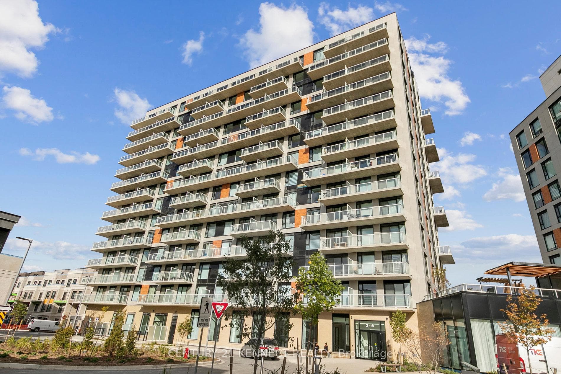 2 David Eyer Road 931, Richmond Hill, ON L4S 0N5