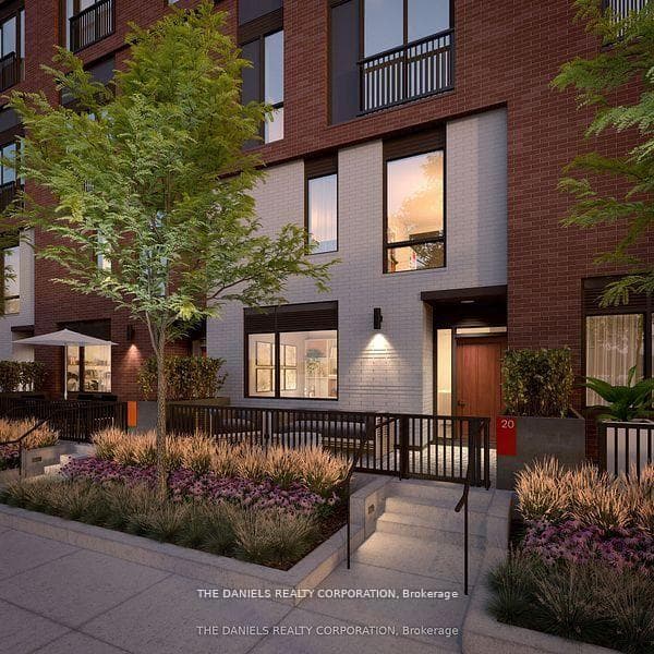 10 Oak Street 103, Toronto, ON M5A 0Z1