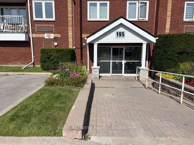 195 lake driveway W 310, Ajax, ON L1S 7H7