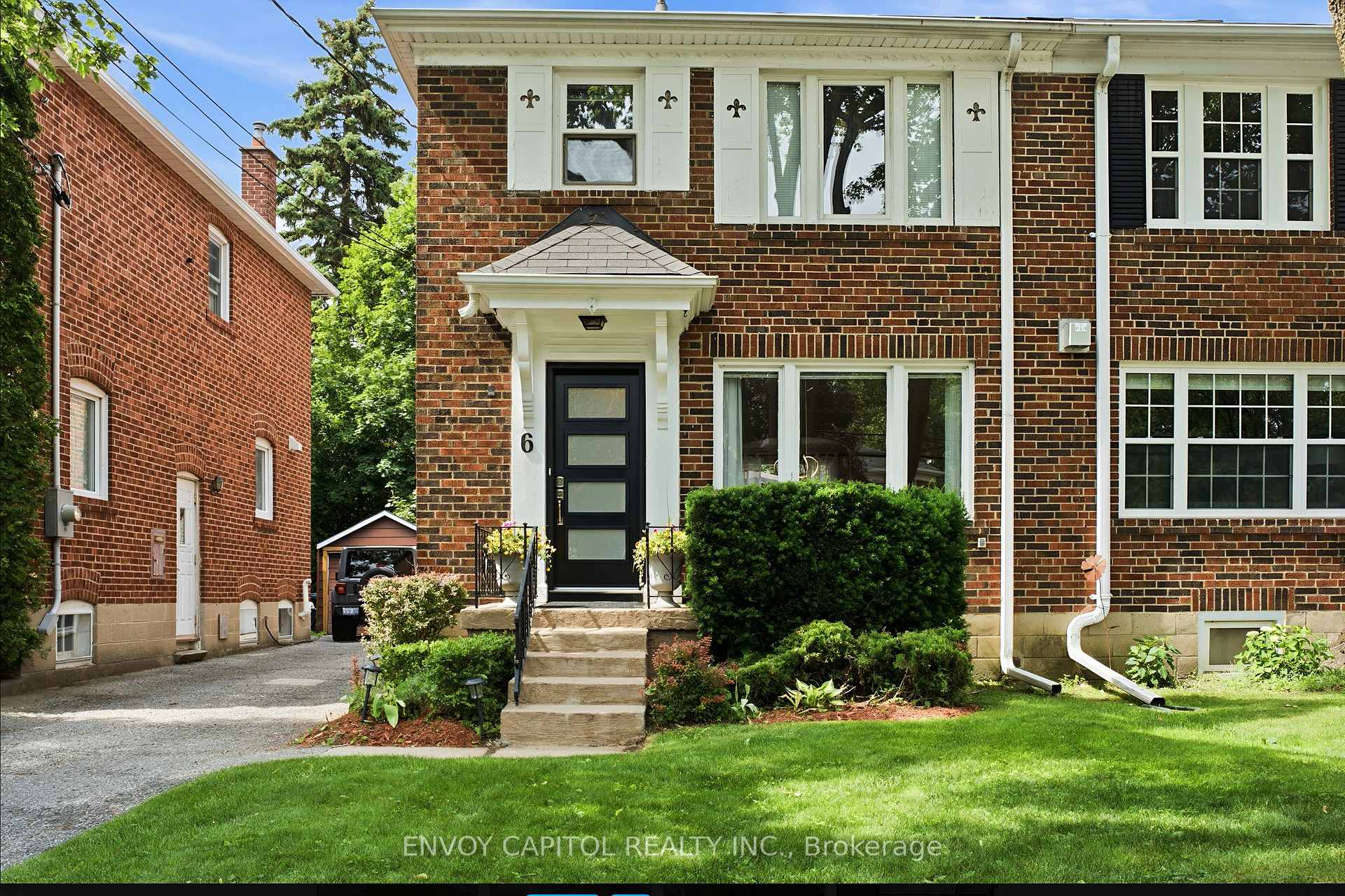 6 Thursfield Crescent, Toronto, ON M4G 2N5