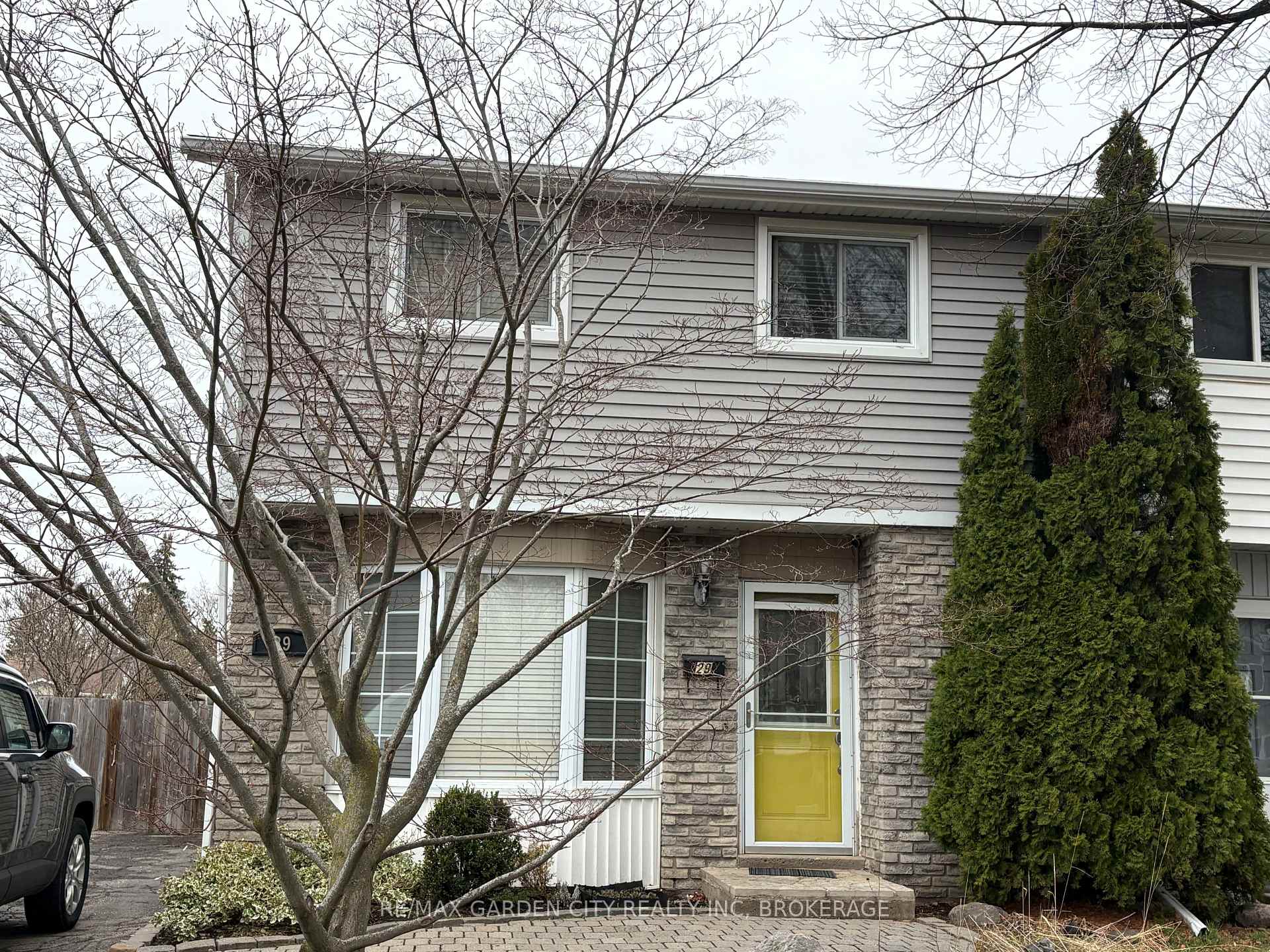 29 ST. HILDA'S Court, St. Catharines, ON L2R 7H1