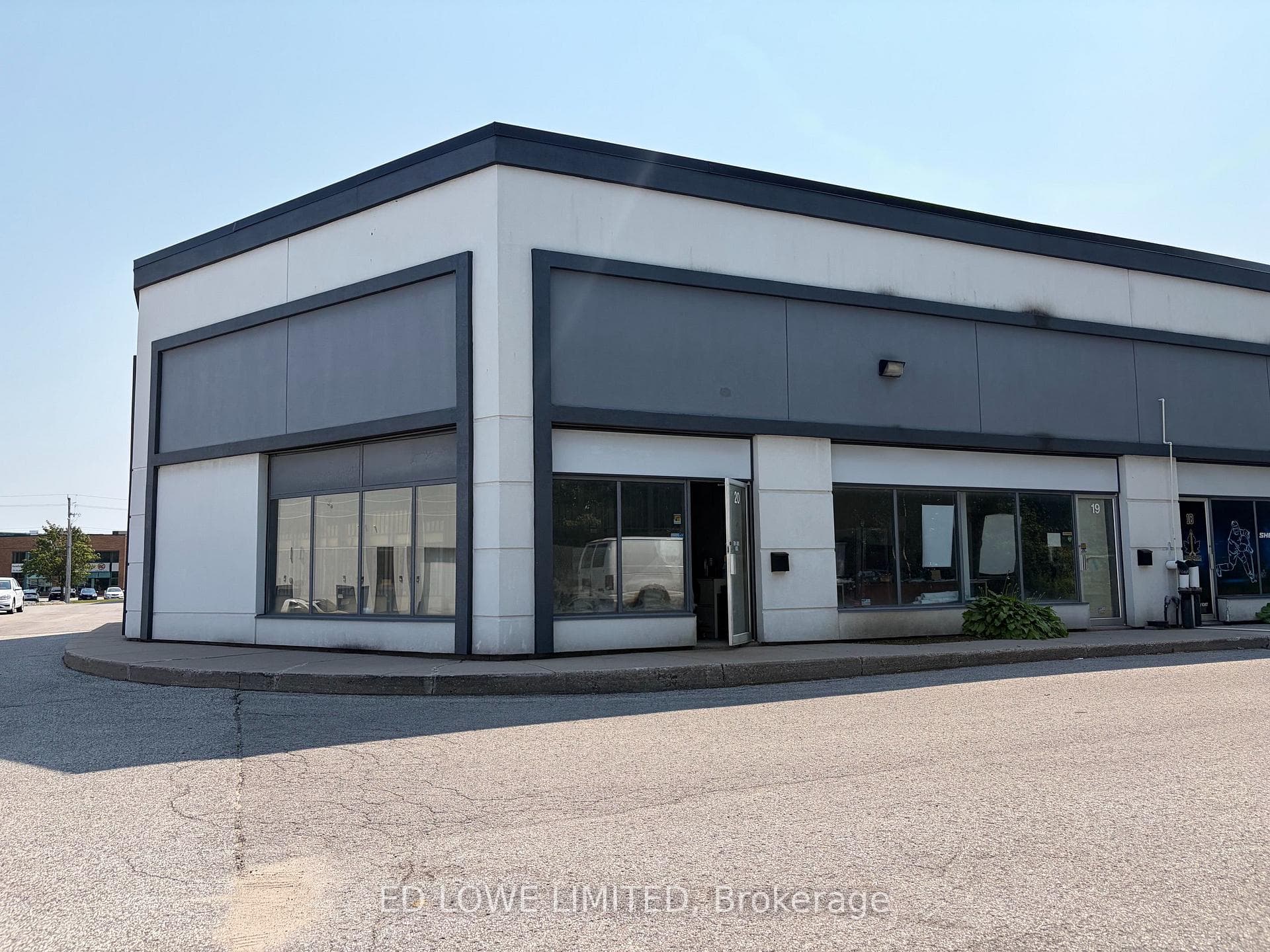 130 SAUNDERS Road 20, Barrie, ON L4N 9A8