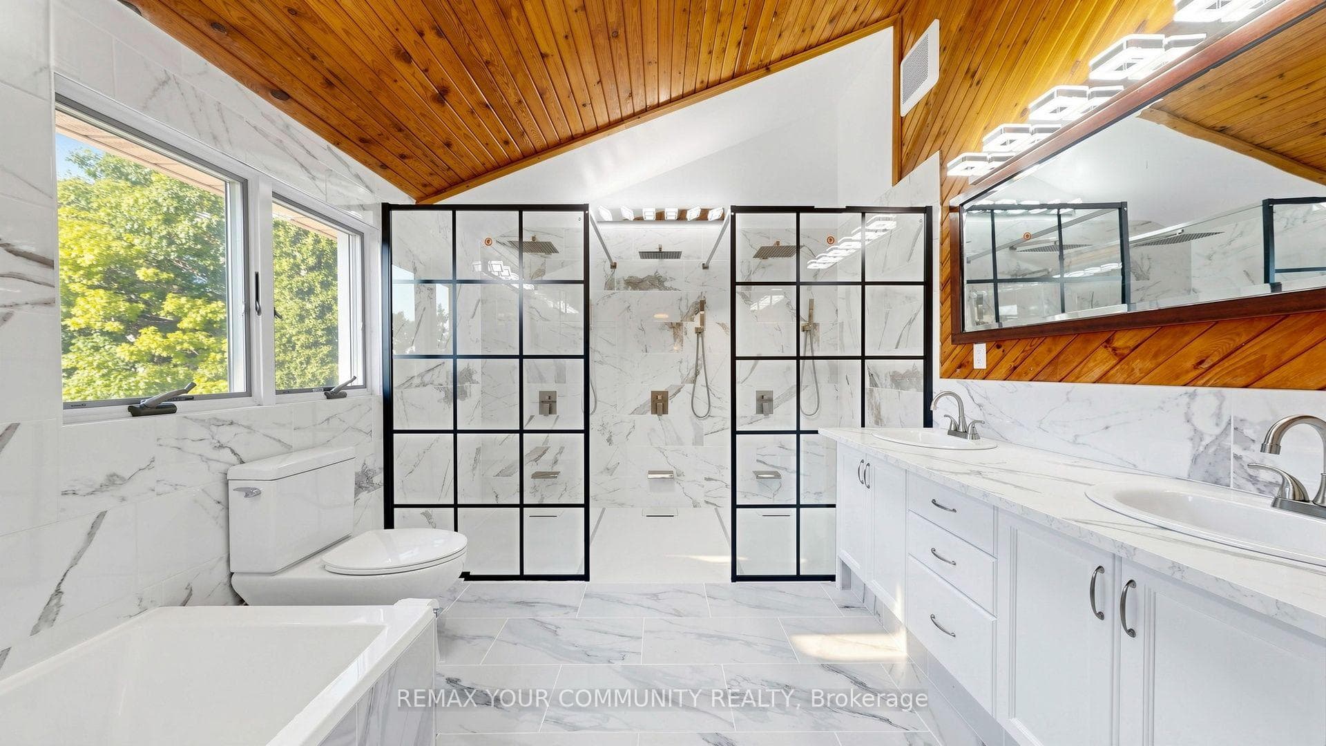 243 Ridge Road, Aurora, ON L4G 0M3