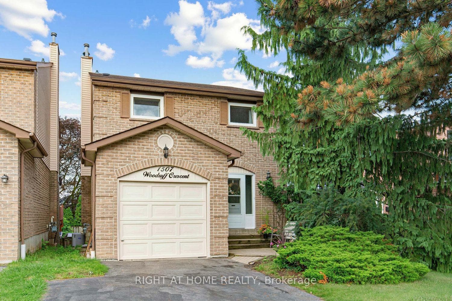 1507 Woodruff Crescent, Pickering, ON L1V 3S5