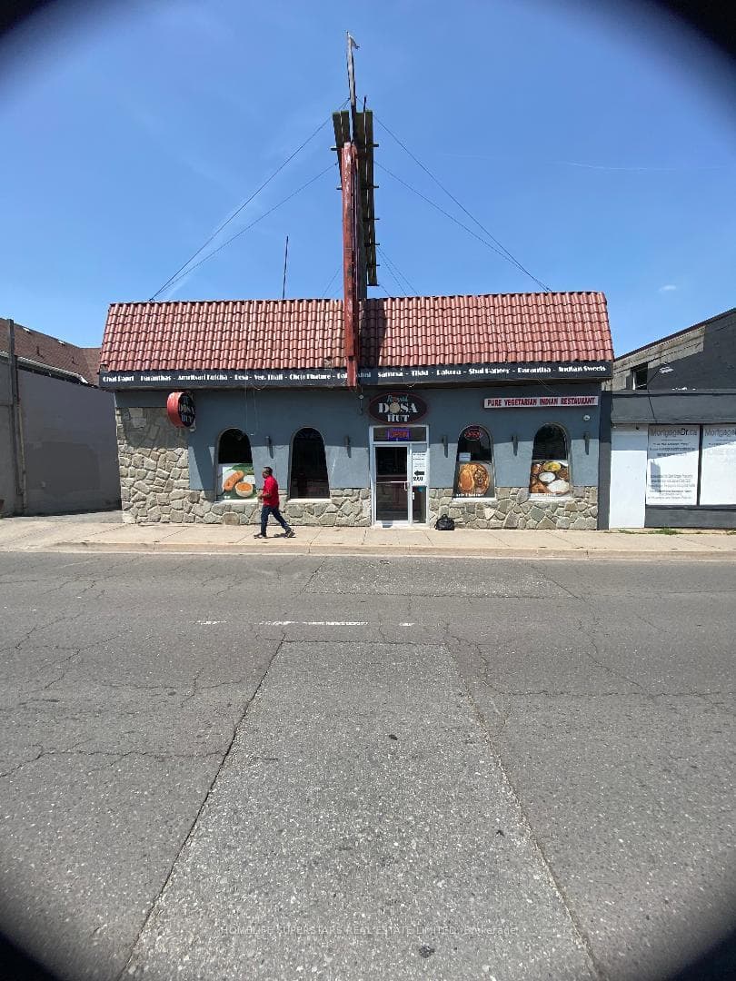 5991 Lundys Lane E, Niagara Falls, ON L2G 1T2