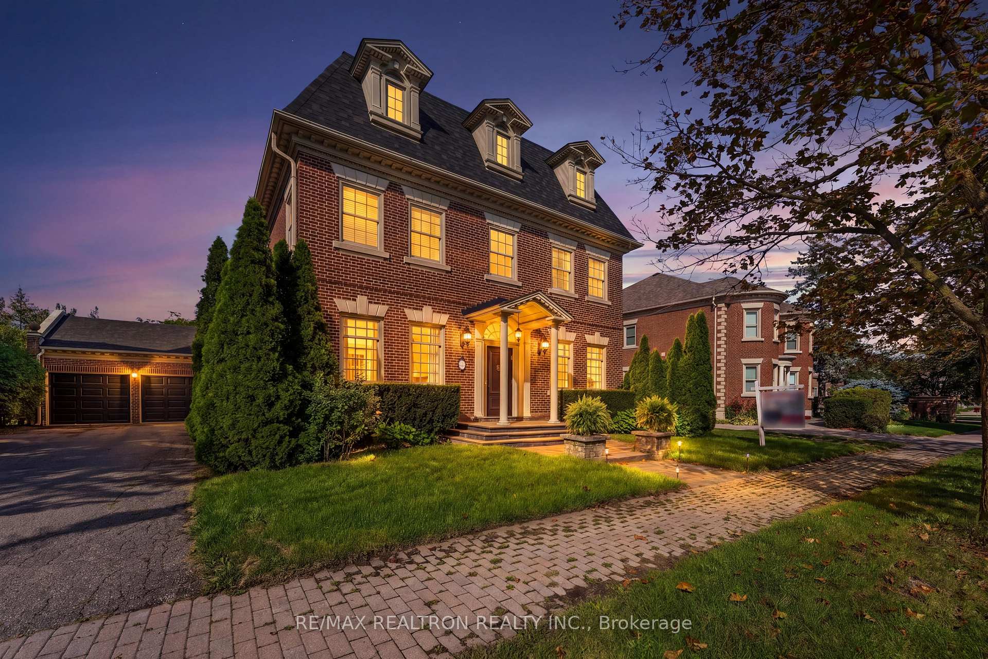 6 Oatlands Drive, Richmond Hill, ON L4C 9P1