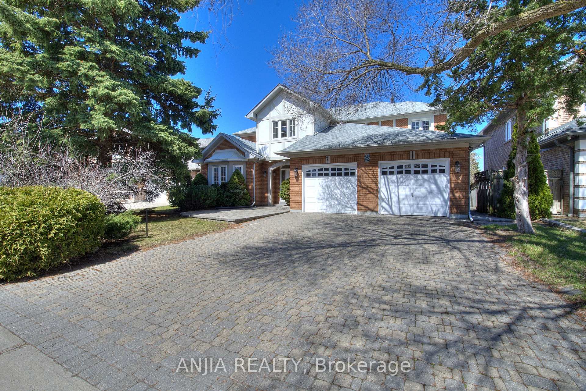 22 Chiltern Hill, Richmond Hill, ON L4B 3B8