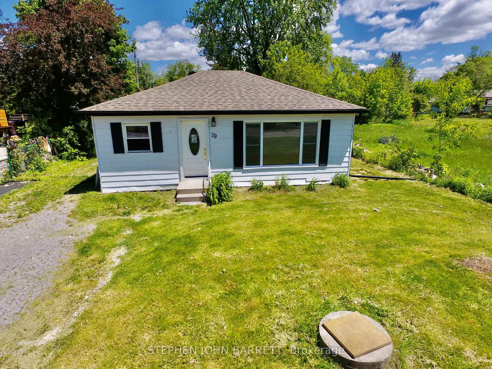 29 Blue Jay Boulevard, Georgina, ON L0E 1N0