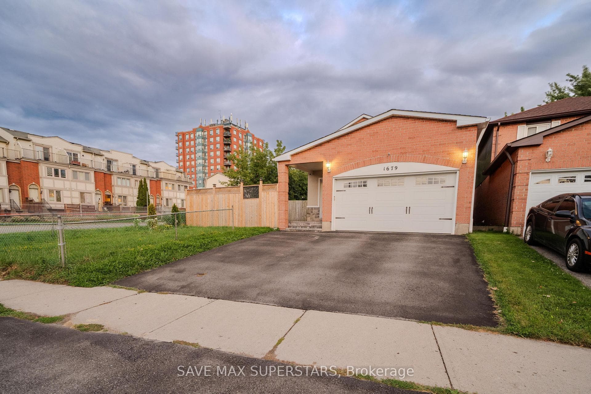 1679 Portland Court, Pickering, ON L1V 5L5