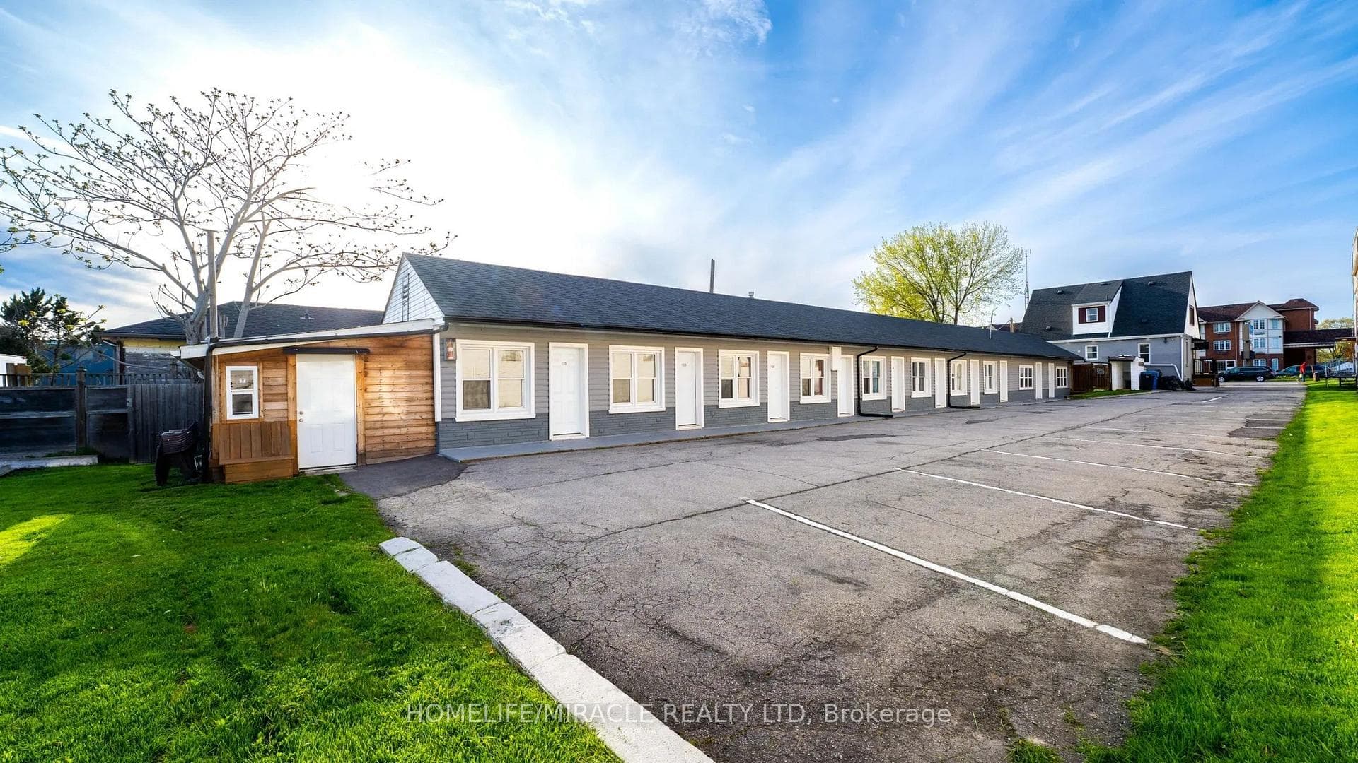 7742 Lundys Lane, Niagara Falls, ON L2H 1H1