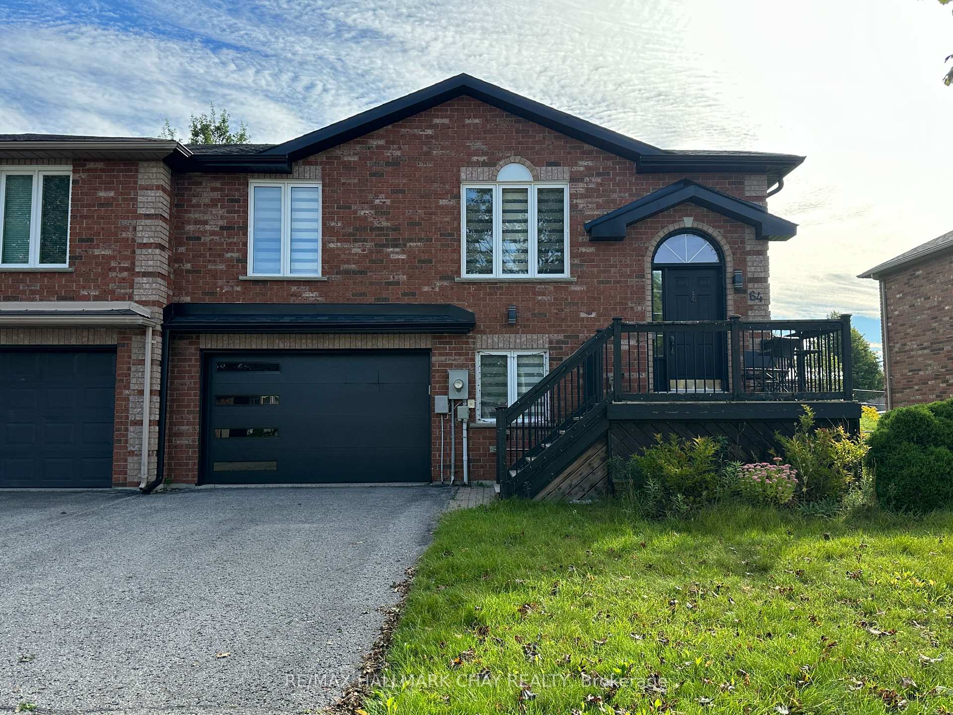 64 Logan Court, Barrie, ON L4N 8G8