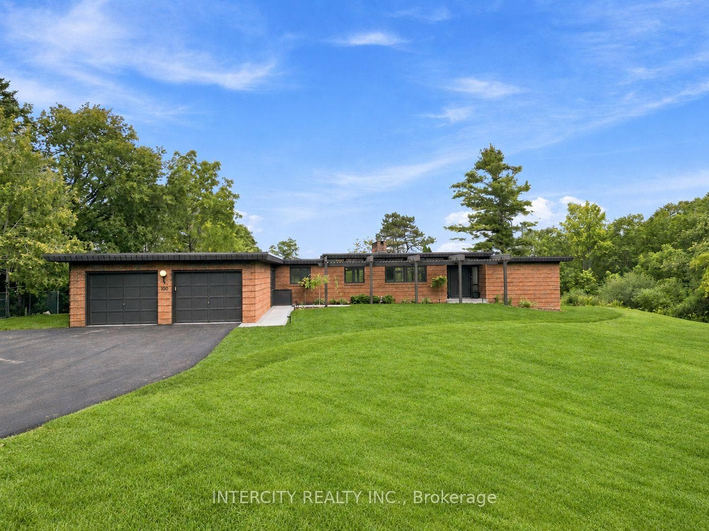 100 Ravendale Court, Vaughan, ON L0J 1C0