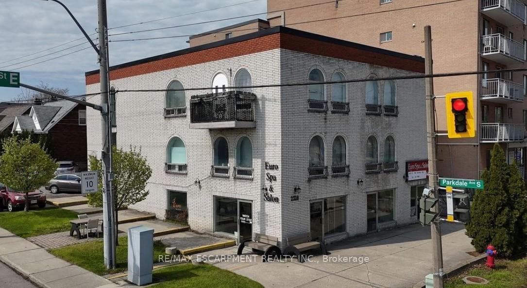 2328 King Street, Hamilton, ON L8K 1X4