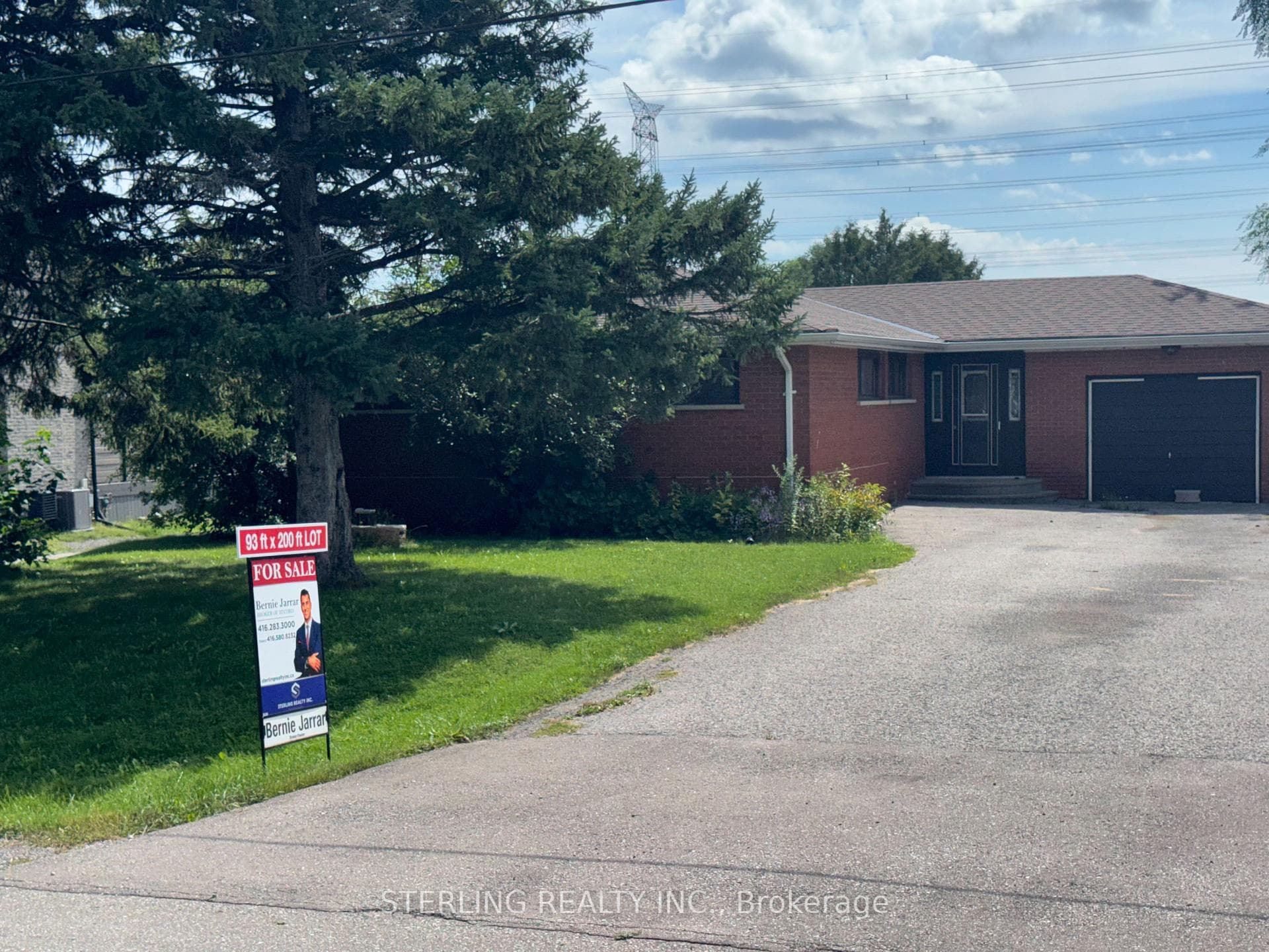 817 Jomar Avenue, Pickering, ON L1X 2R4