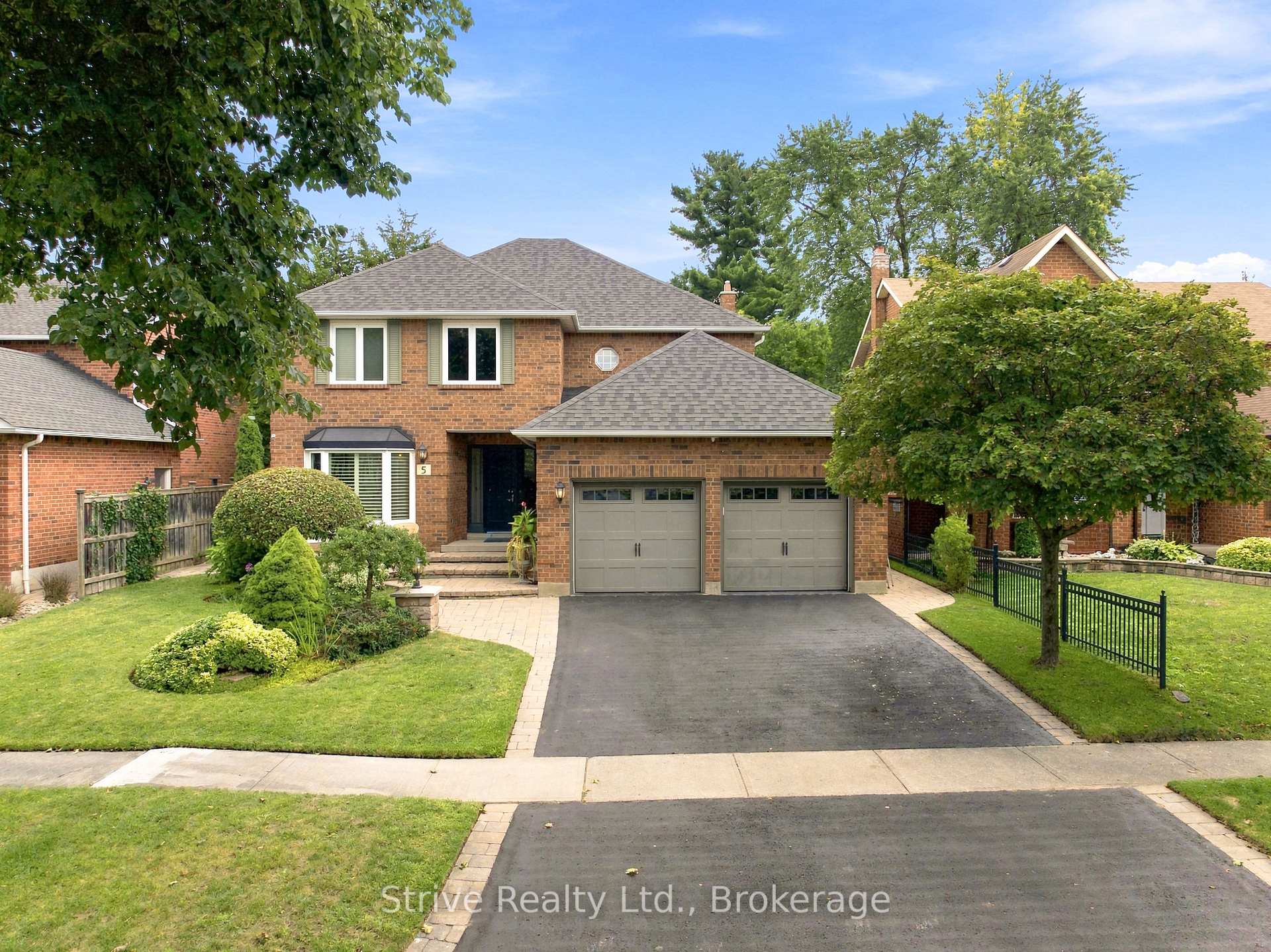 5 Carriage Lane, Clarington, ON L1E 1J9