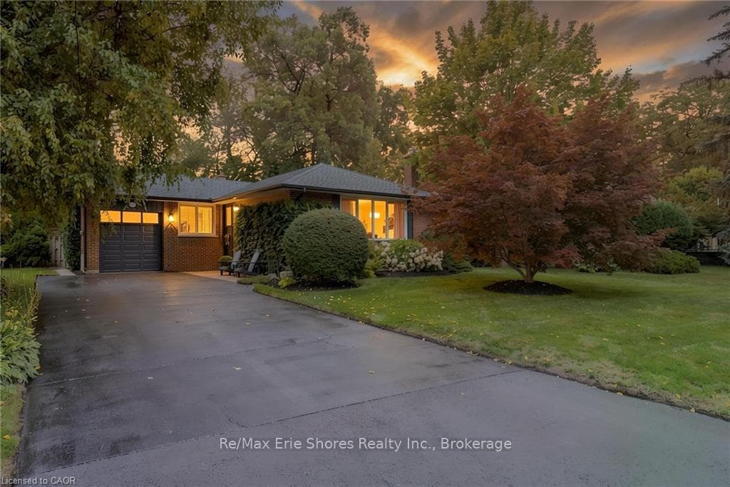 1529 Wembury Road, Mississauga, ON L5J 2L8