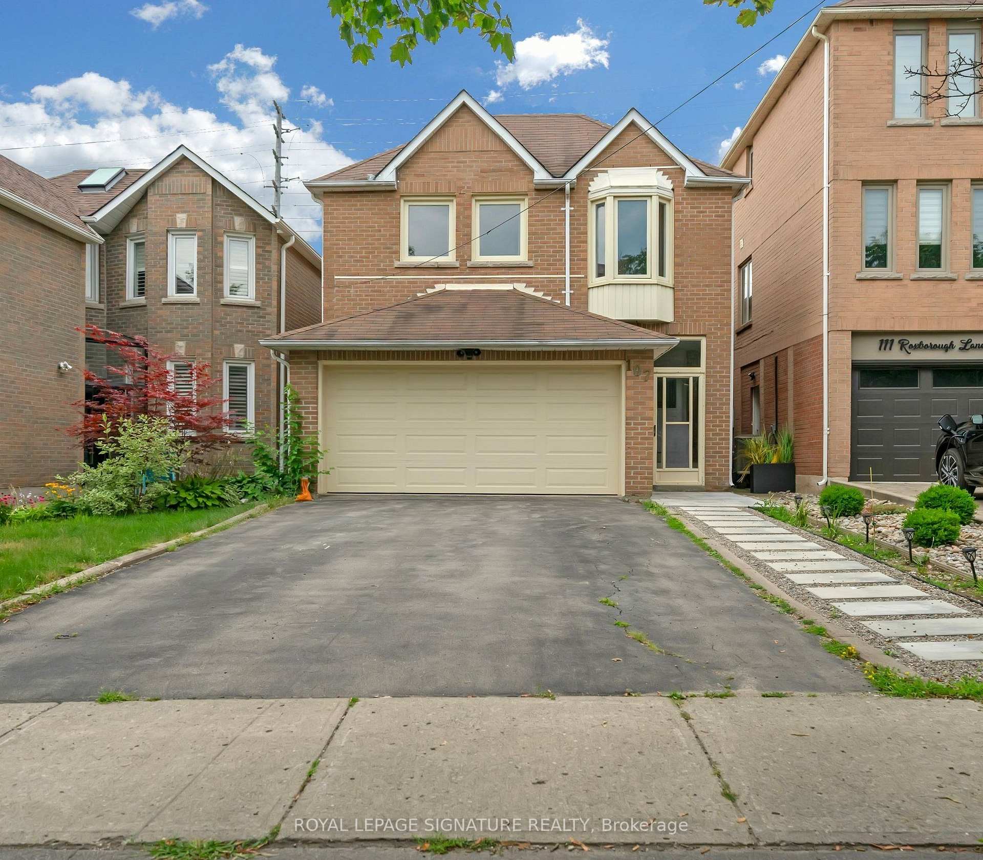 107 Roxborough Lane, Vaughan, ON L4J 4T5