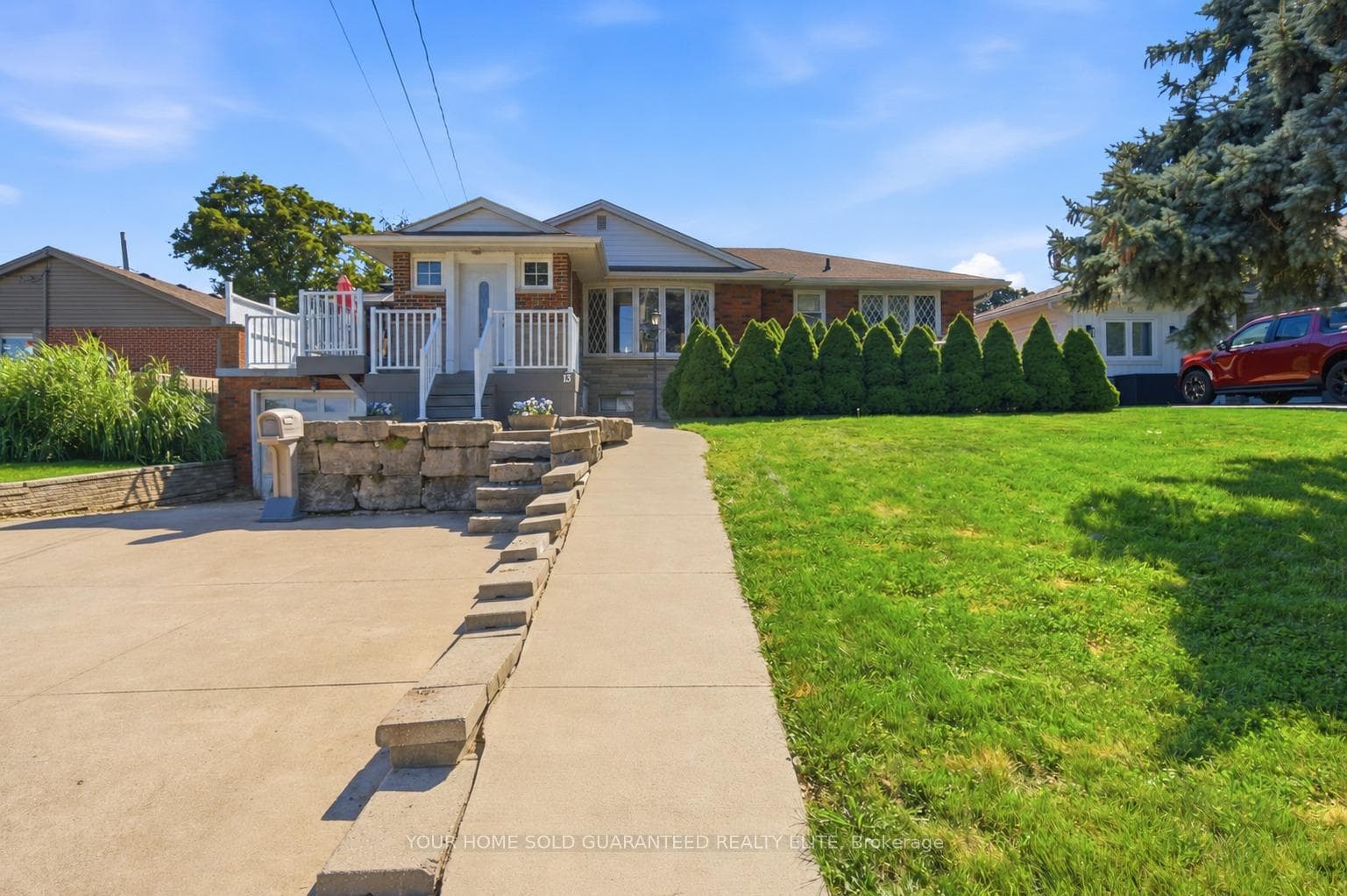 13 Lakeside Drive, Grimsby, ON L3M 2K8
