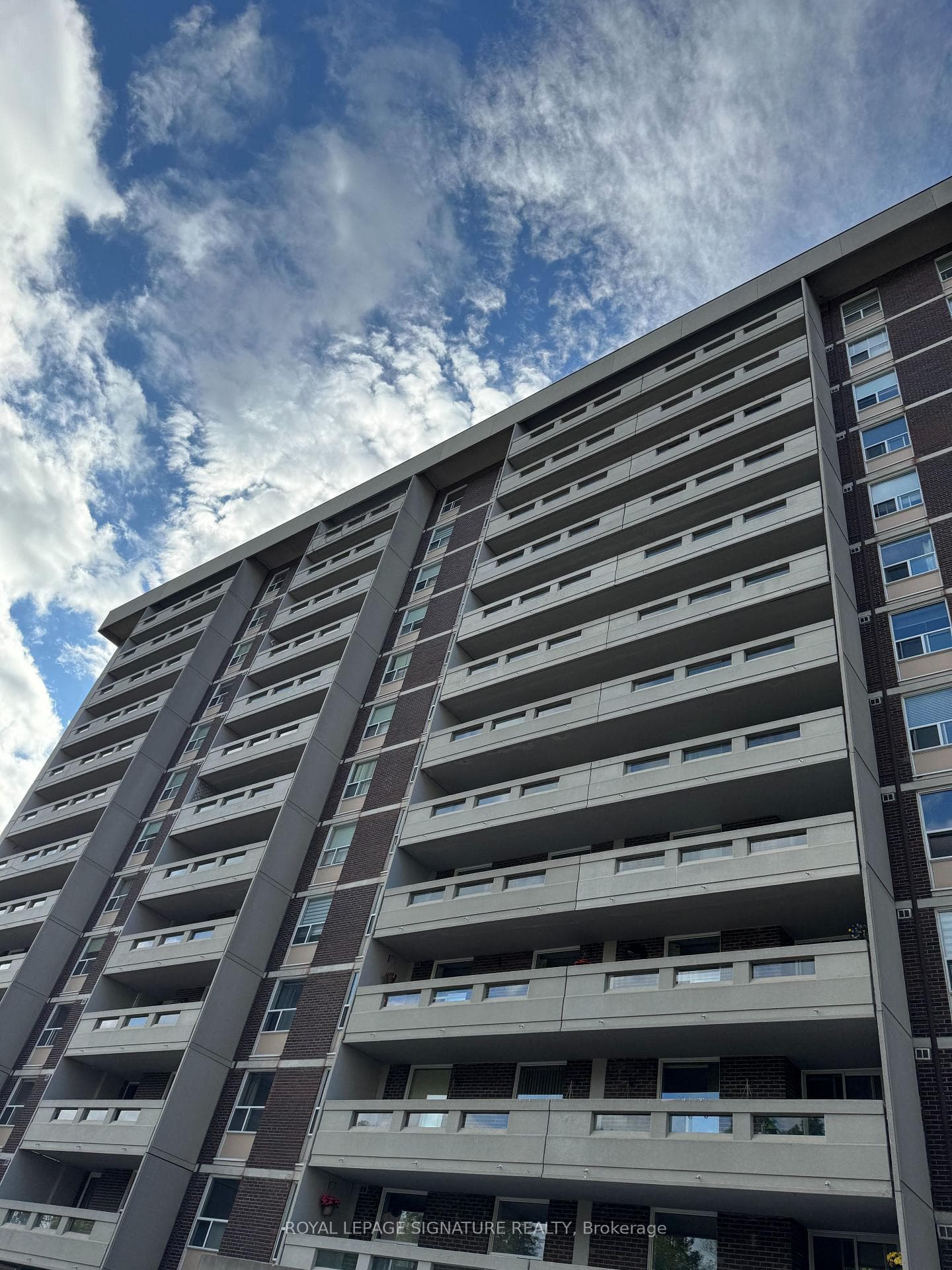 60 INVERLOCHY Boulevard 1210, Markham, ON L3T 4T7