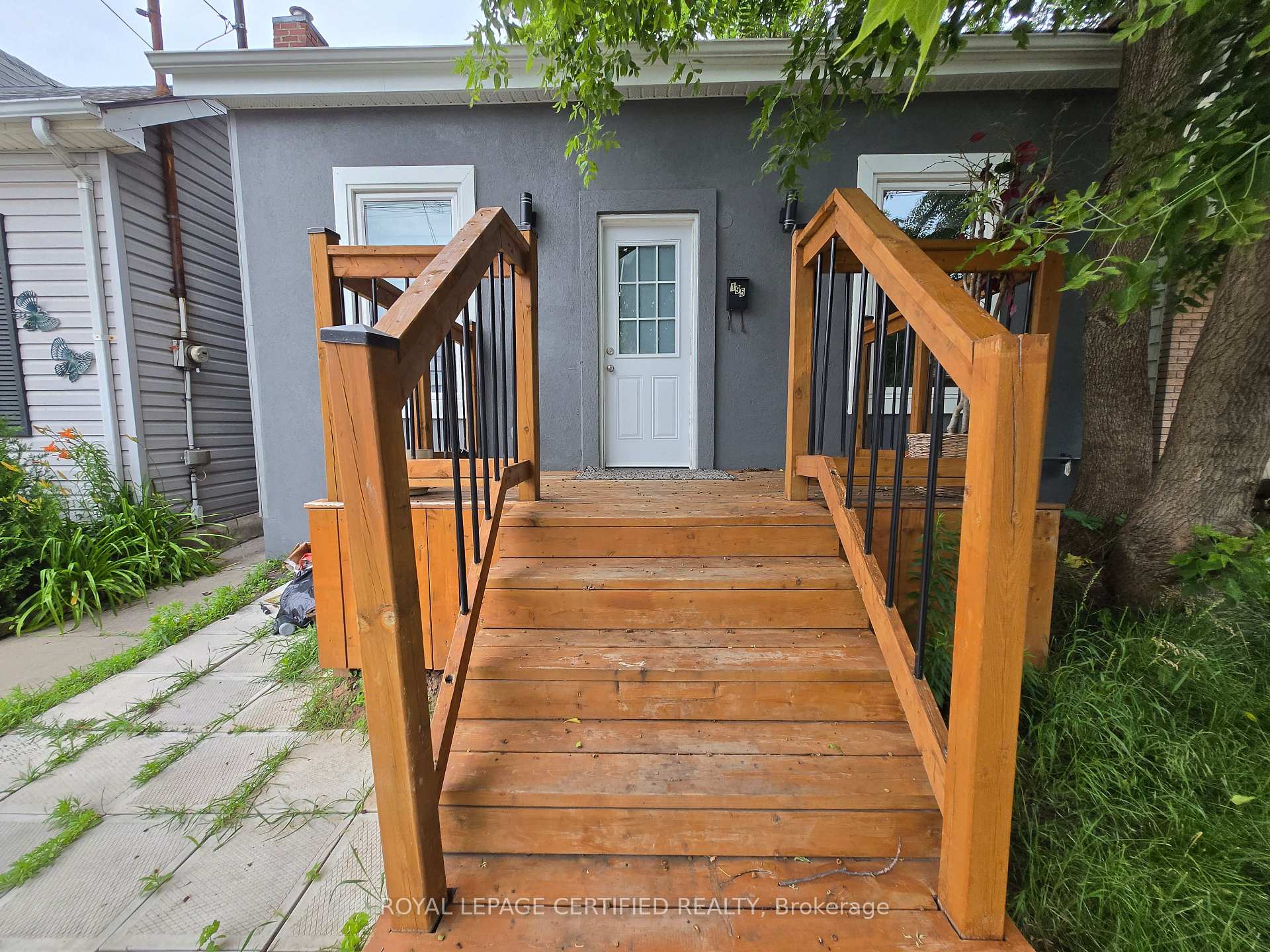 195 Picton Street E, Hamilton, ON L8L 3W8