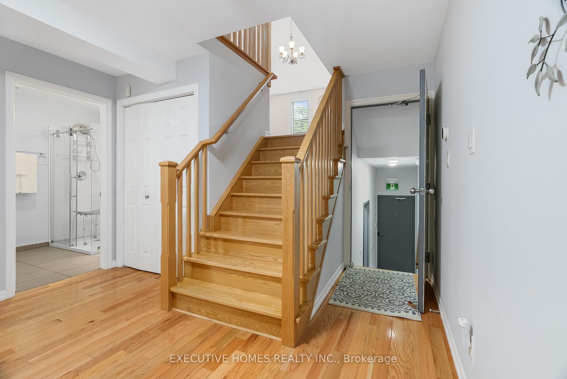 582 Upper James Street, Hamilton, ON L9C 2Y6