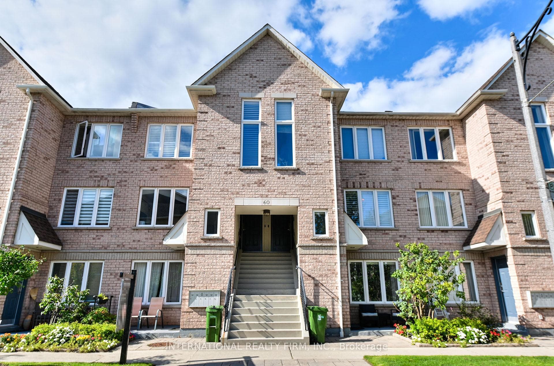 60 Aerodrome Crescent 201, Toronto, ON M4G 4J1