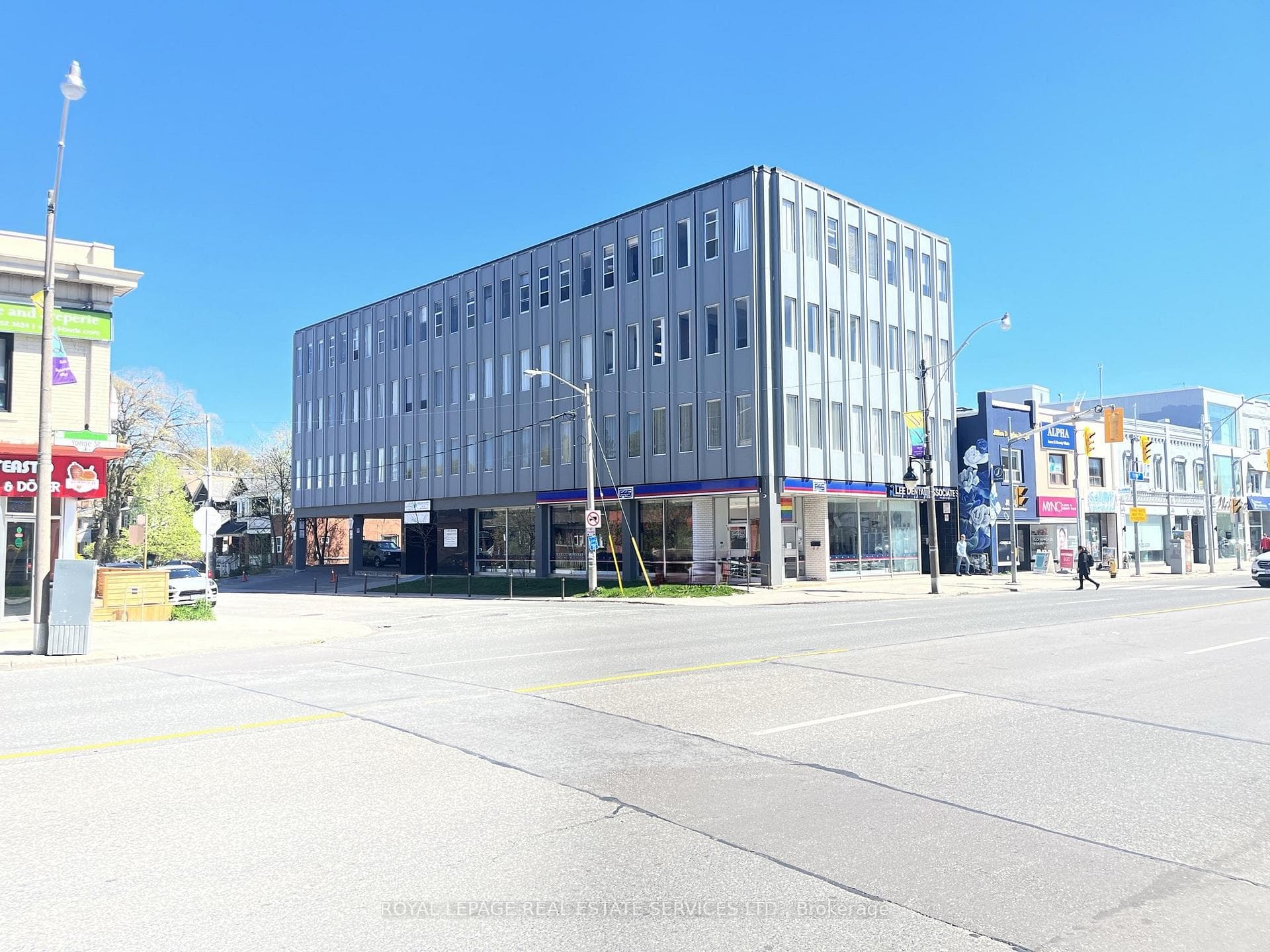 3335 Yonge Street 404, Toronto, ON M4N 2M1