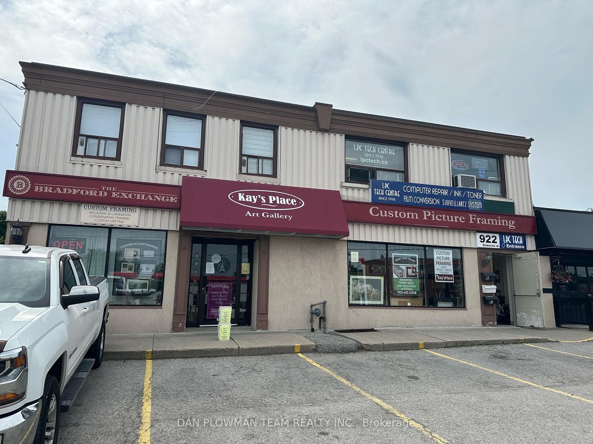 922 Simcoe Street N 203, Oshawa, ON L1G 4X1