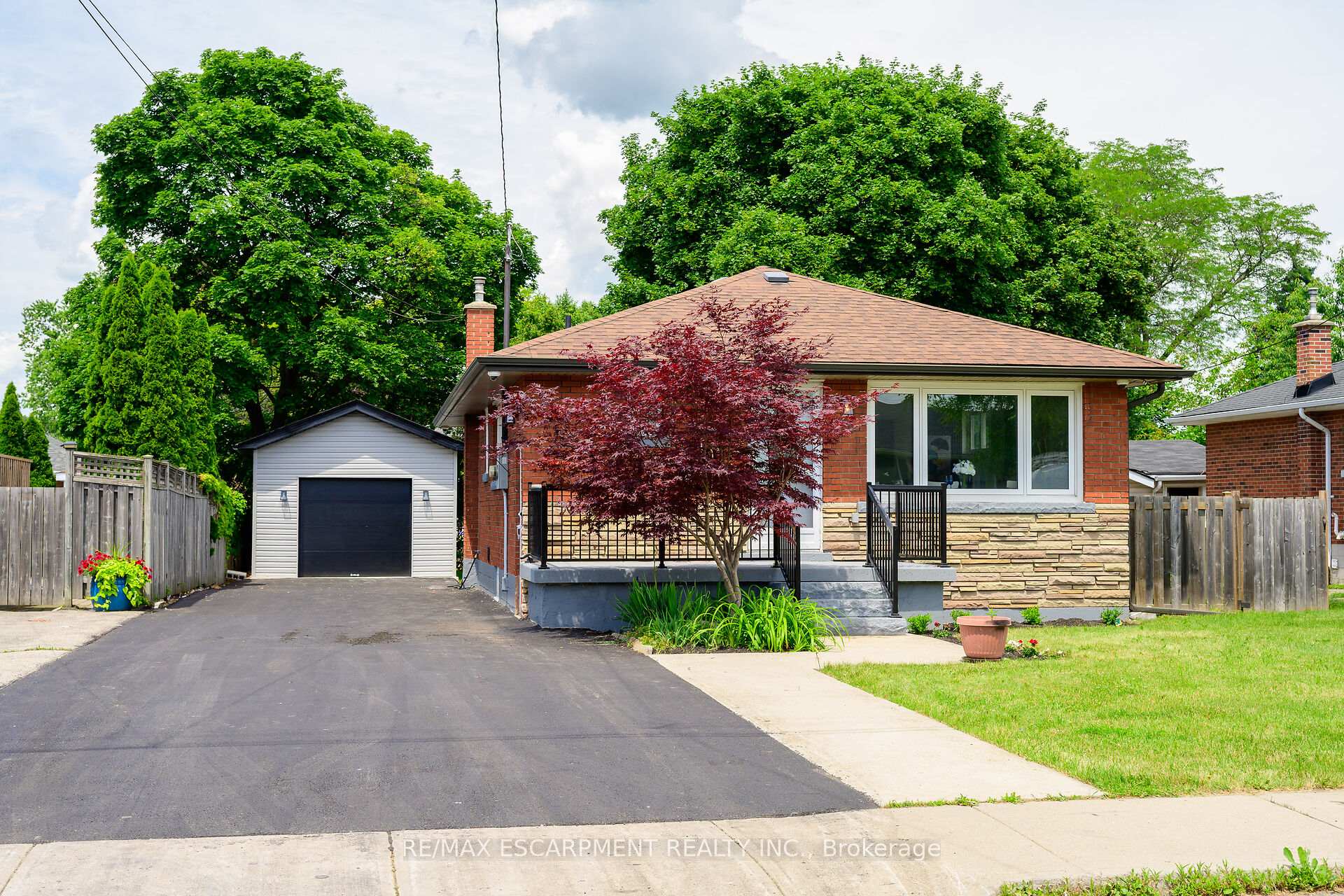 150 Howard Avenue, Hamilton, ON L9A 2W8